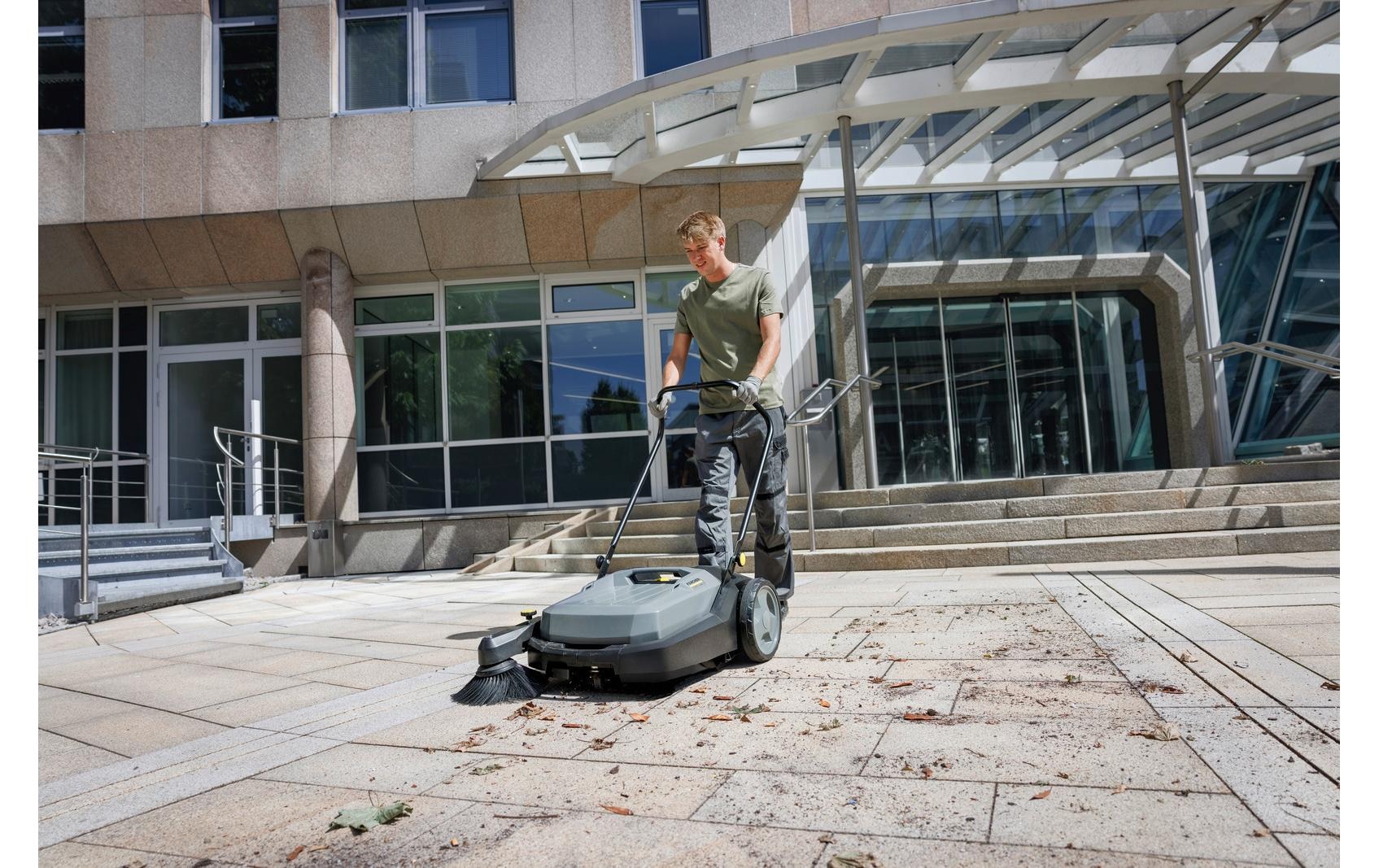 Kärcher Professional Handkehrmaschine »KM 70/20 C«