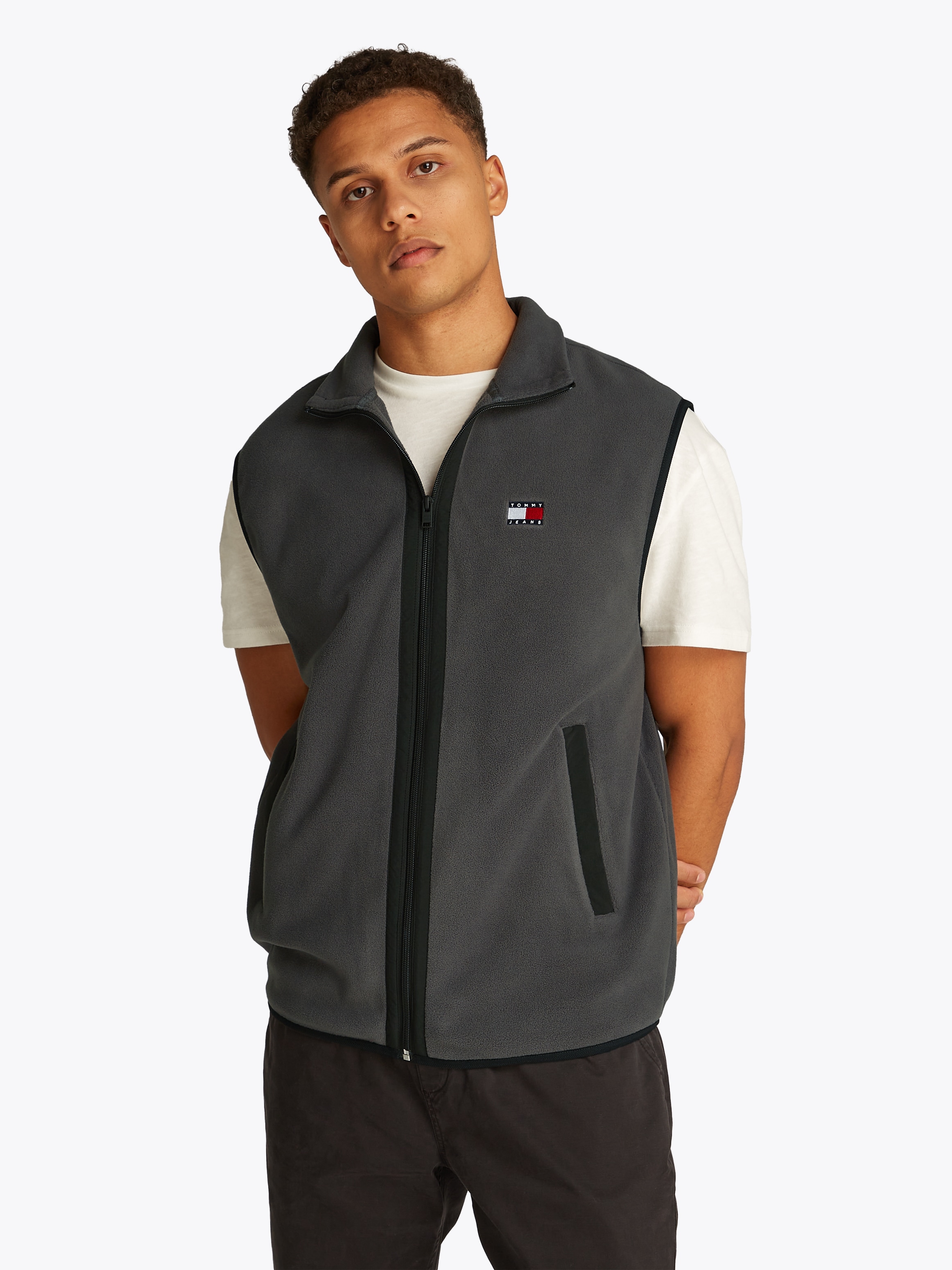 TOMMY JEANS Plus Fleeceweste »TJM POLAR FLEECE VEST EXT«, Grosse Grössen, mit kontrastfarbenen Details