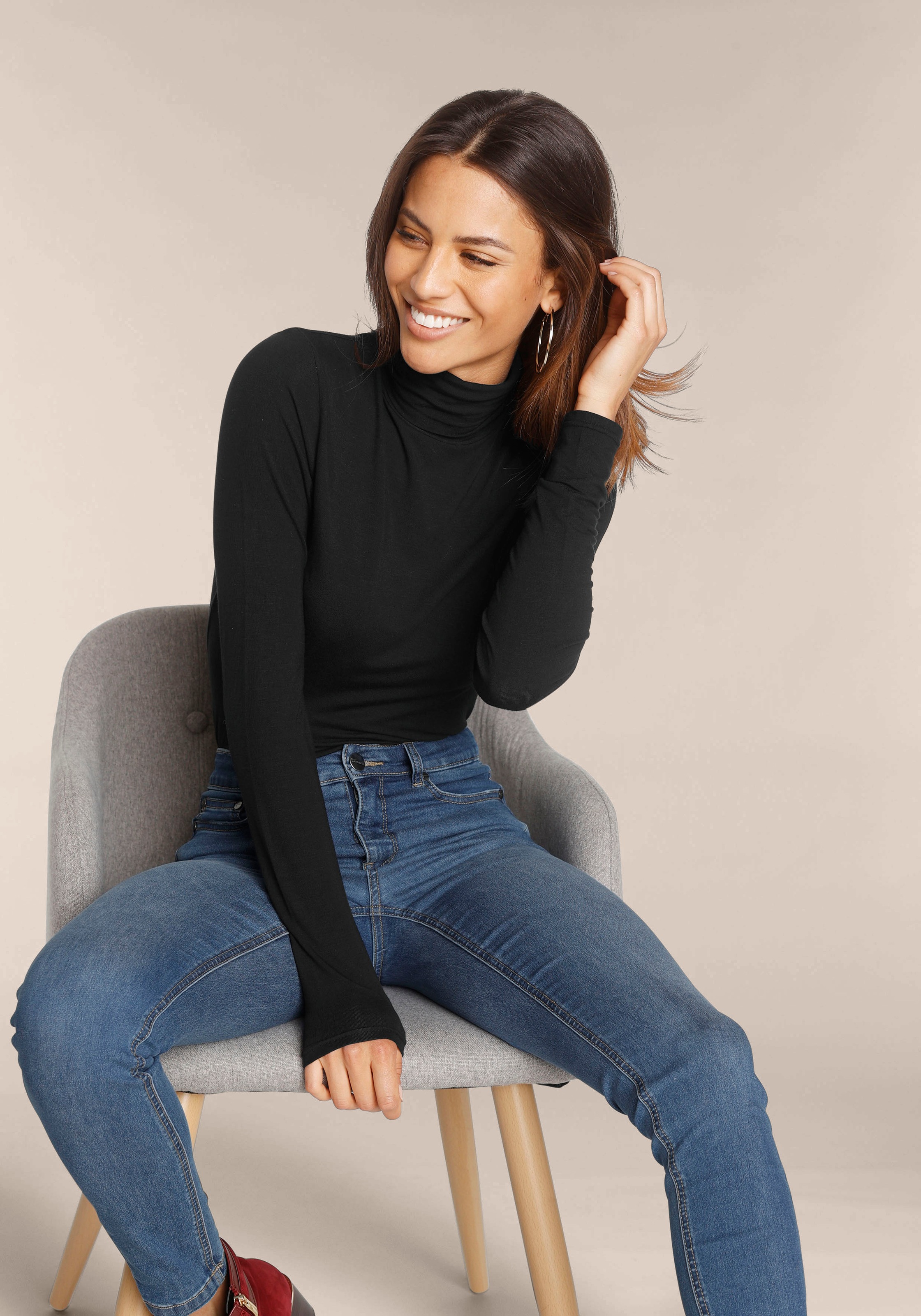 Image of Tamaris Rollkragenshirt "mit figurbetontem Schnitt, aus fliessender Viskose-Qualität" Langarm, Basic, aus elastischem Material
