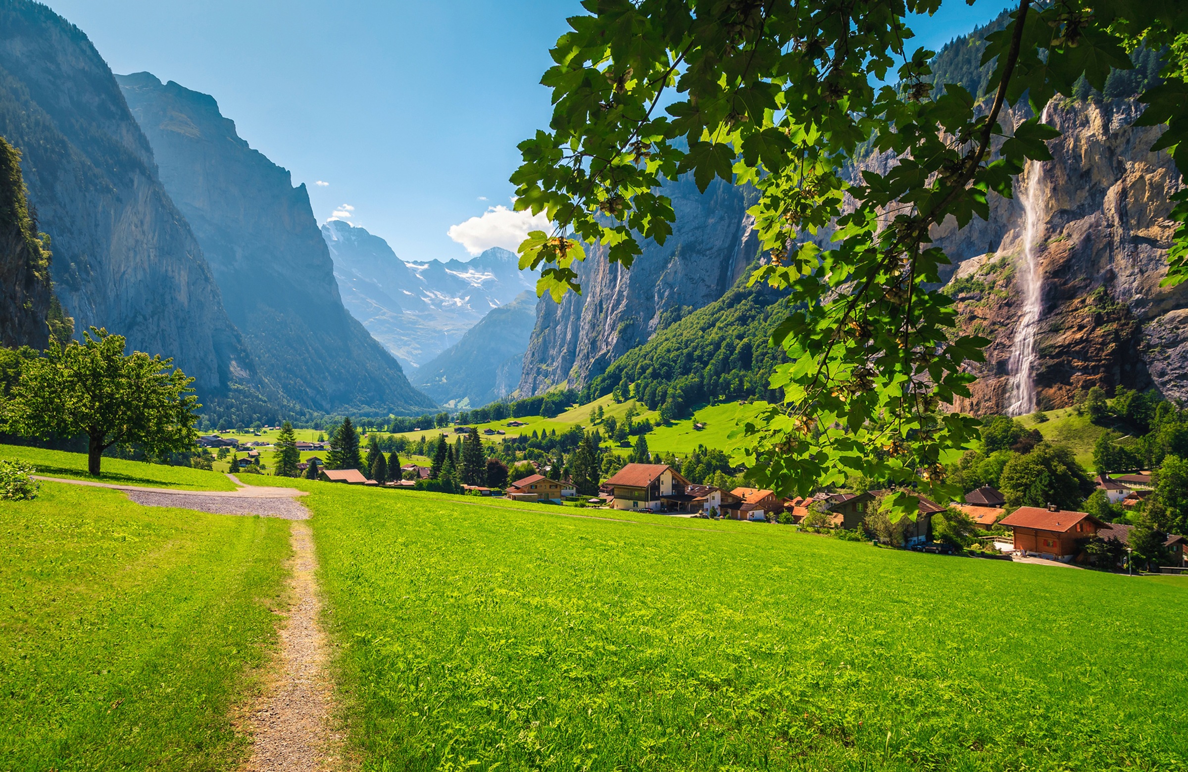 Image of Papermoon Fototapete »ALPEN-DORF im GEBIRGE«, Vliestapete, hochwertiger Digitaldruck, inklusive Kleister bei Ackermann Versand Schweiz