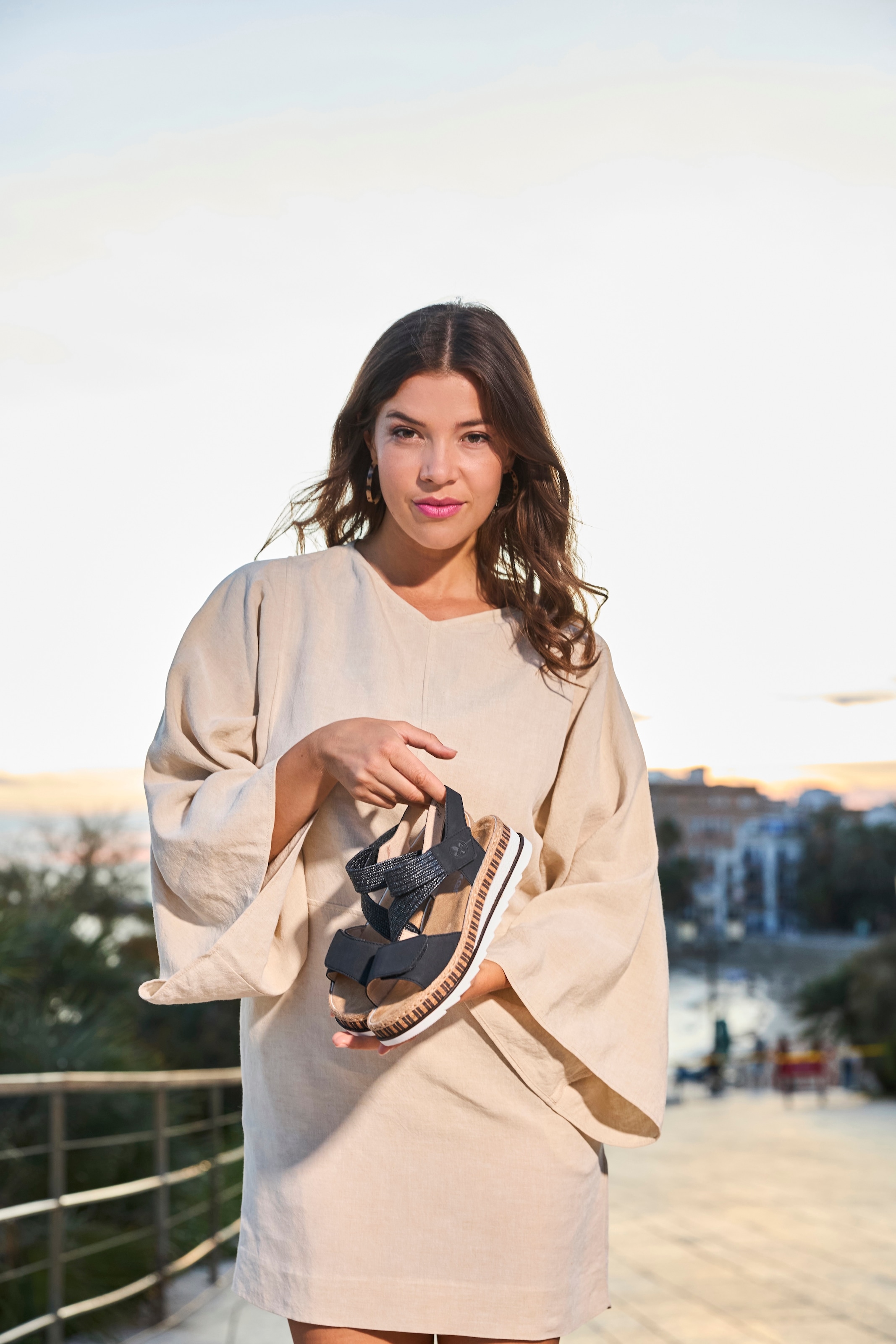 Rieker Sandales compensées  Riemchensandale, Sommerschuh, Urlaubschuh mit Klettriemchen