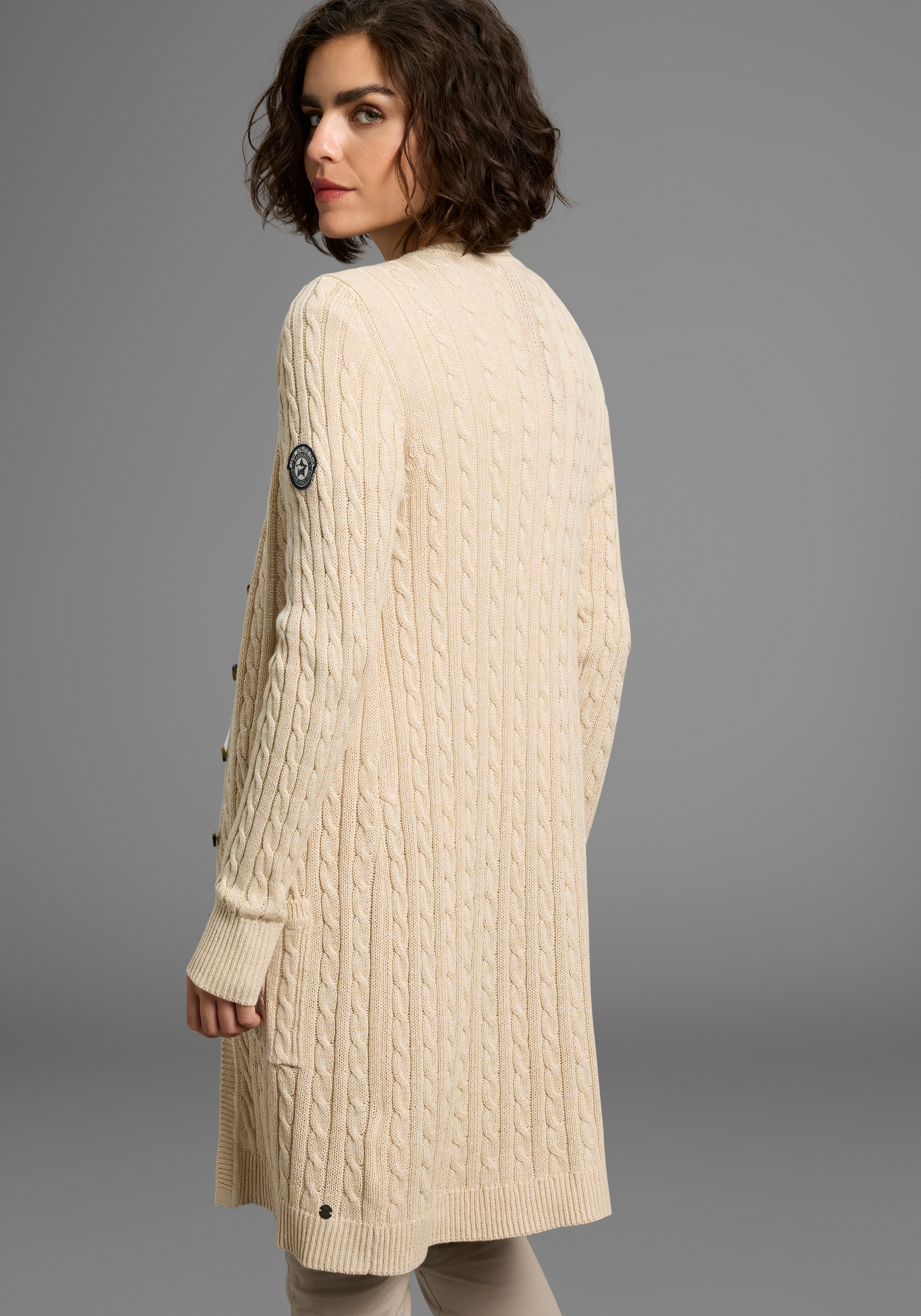 KangaROOS Longstrickjacke mit trendigem Zopfmuster und Taschen