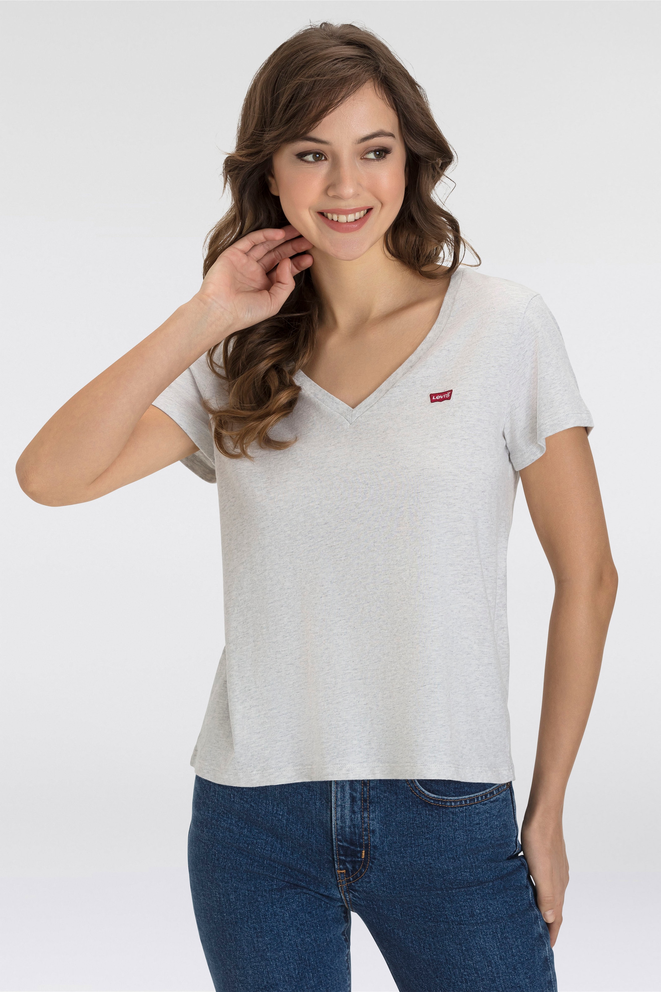 Levi's® V-Shirt »Perfect Tee«, mit kleinem Batwing- Logo