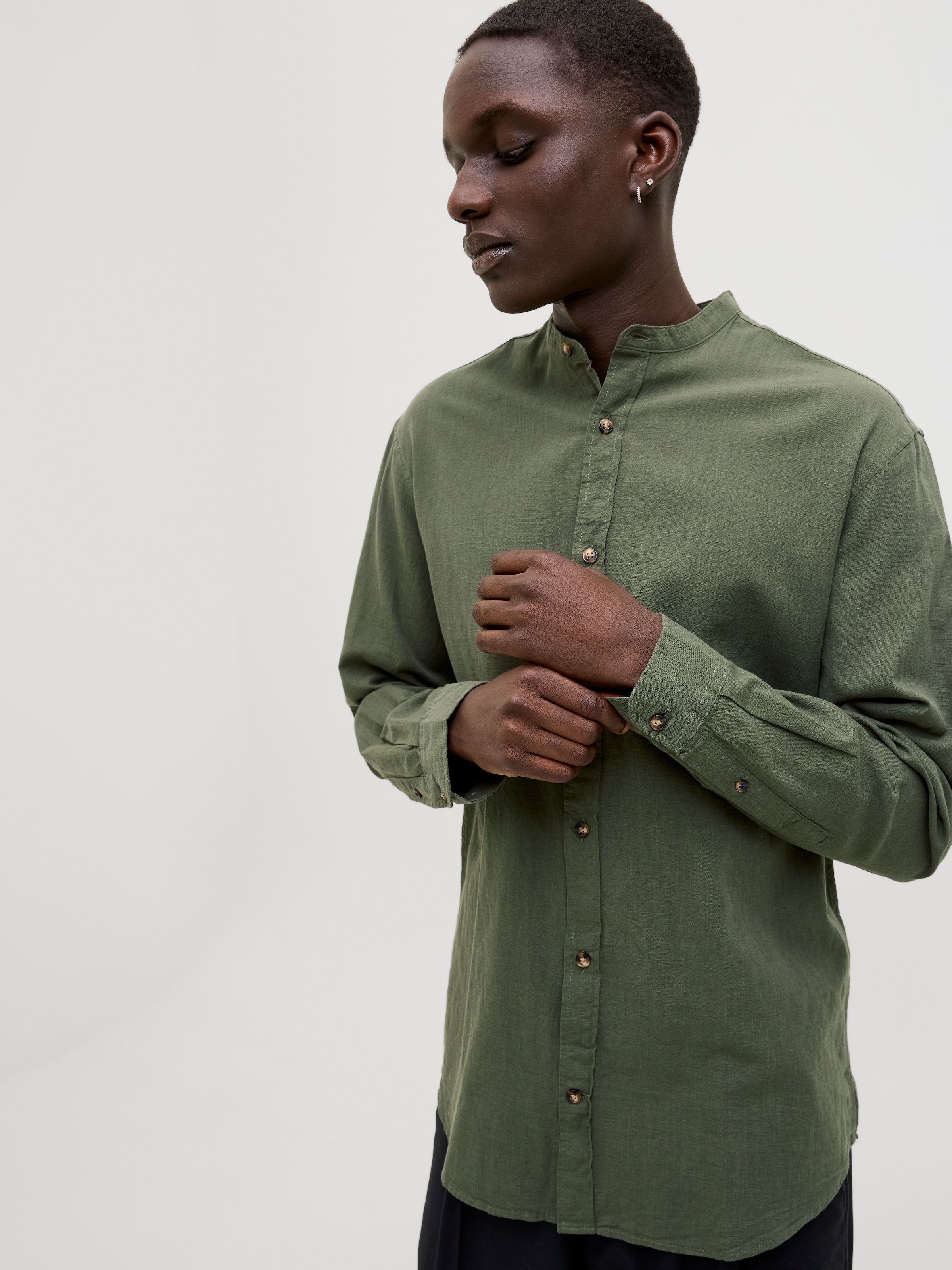 Jack & Jones Langarmhemd »JJESUMMER BAND SHIRT LS SN«, mit Bandkragen