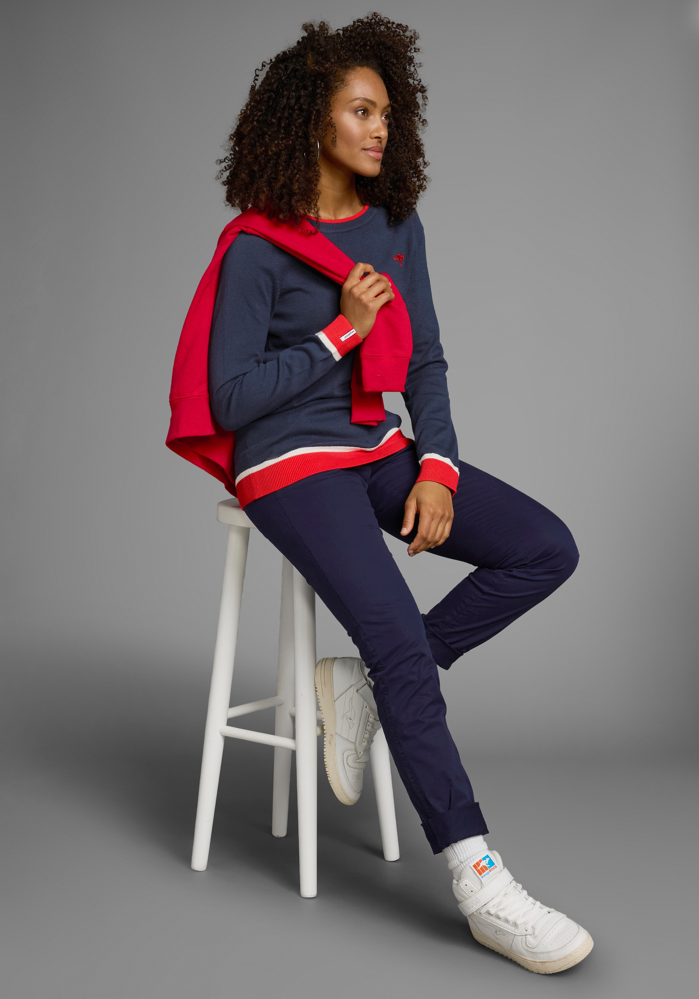 KangaROOS Pull à col rond mit kontrastfarbenem Saum