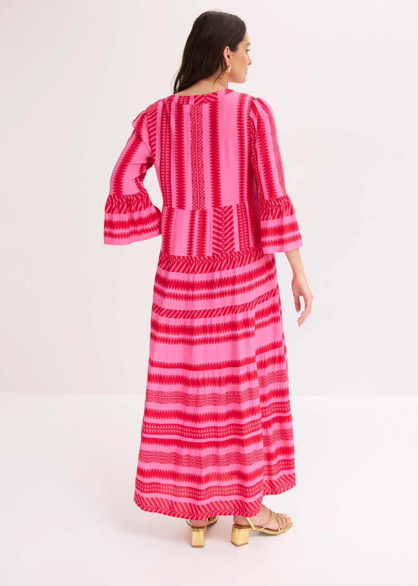 bonprix Maxikleid aus fliessender Viskose, mit Stufen-Rock, A-Linie Passform
