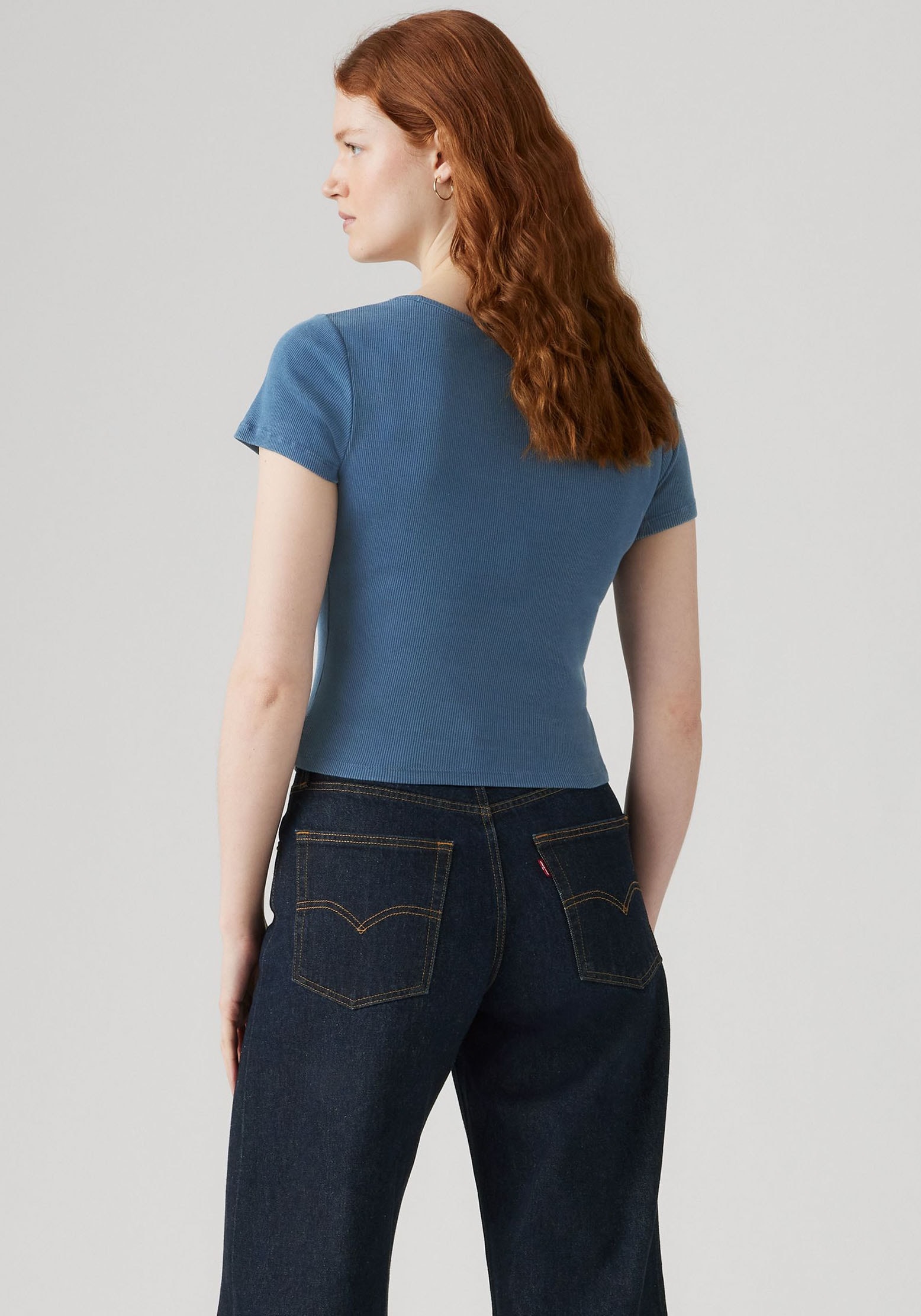 Levi's® T-Shirt »ESSENTIAL SQRD NE«, Feinrippqualität