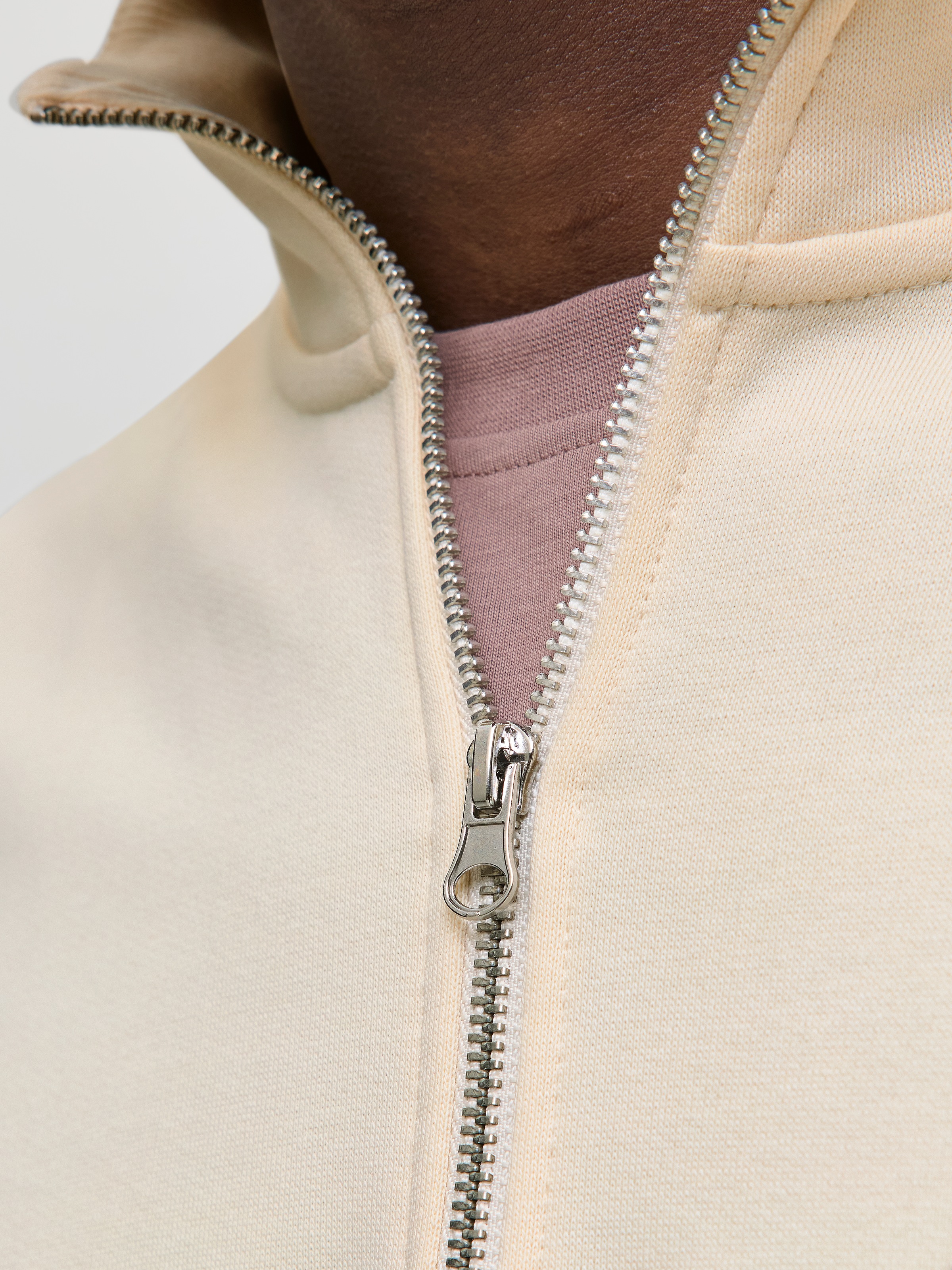 Jack & Jones Sweat-shirt »JORNORREBRO EMB SWEAT HIGH NECK SN«
