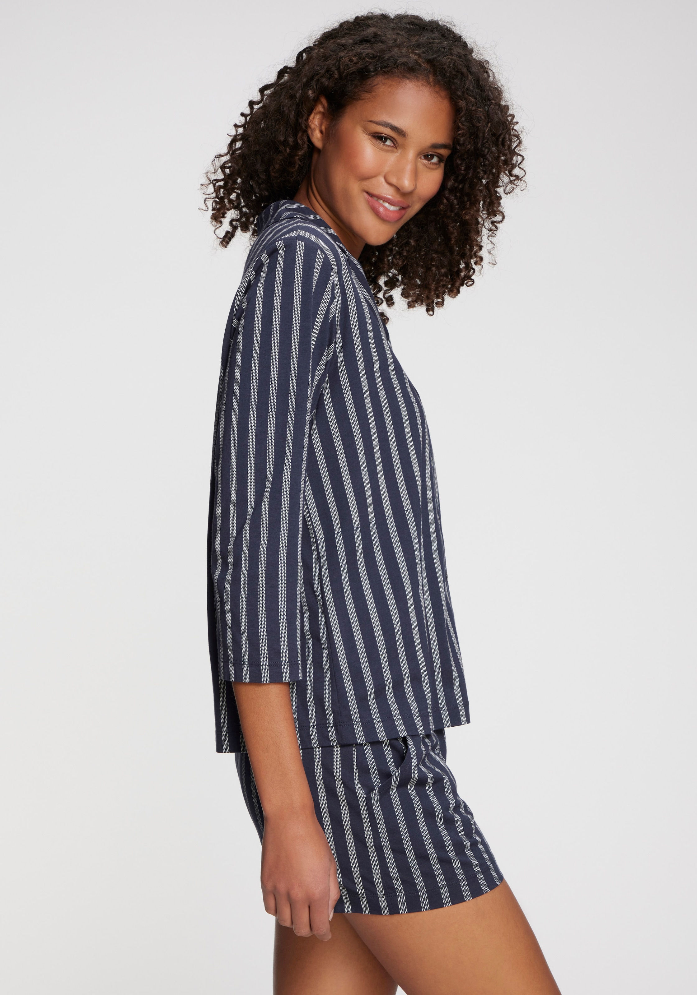 Vivance Dreams Pyjamaoberteil Mit schönem Alloverdruck