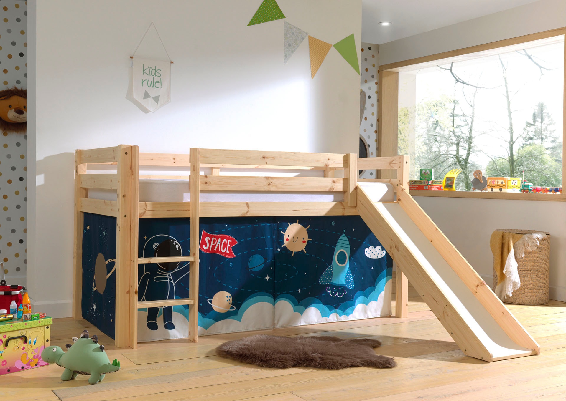 Vipack Lit de jeu »Pino, Kiefer massiv, mit Rolllattenrost u. Textil-Set, Made in Europe« L/H/P env. 210x114x218 cm, avec protection anti-chute, échelle et toboggan,  différents designs textiles et couleurs de bois au choix
