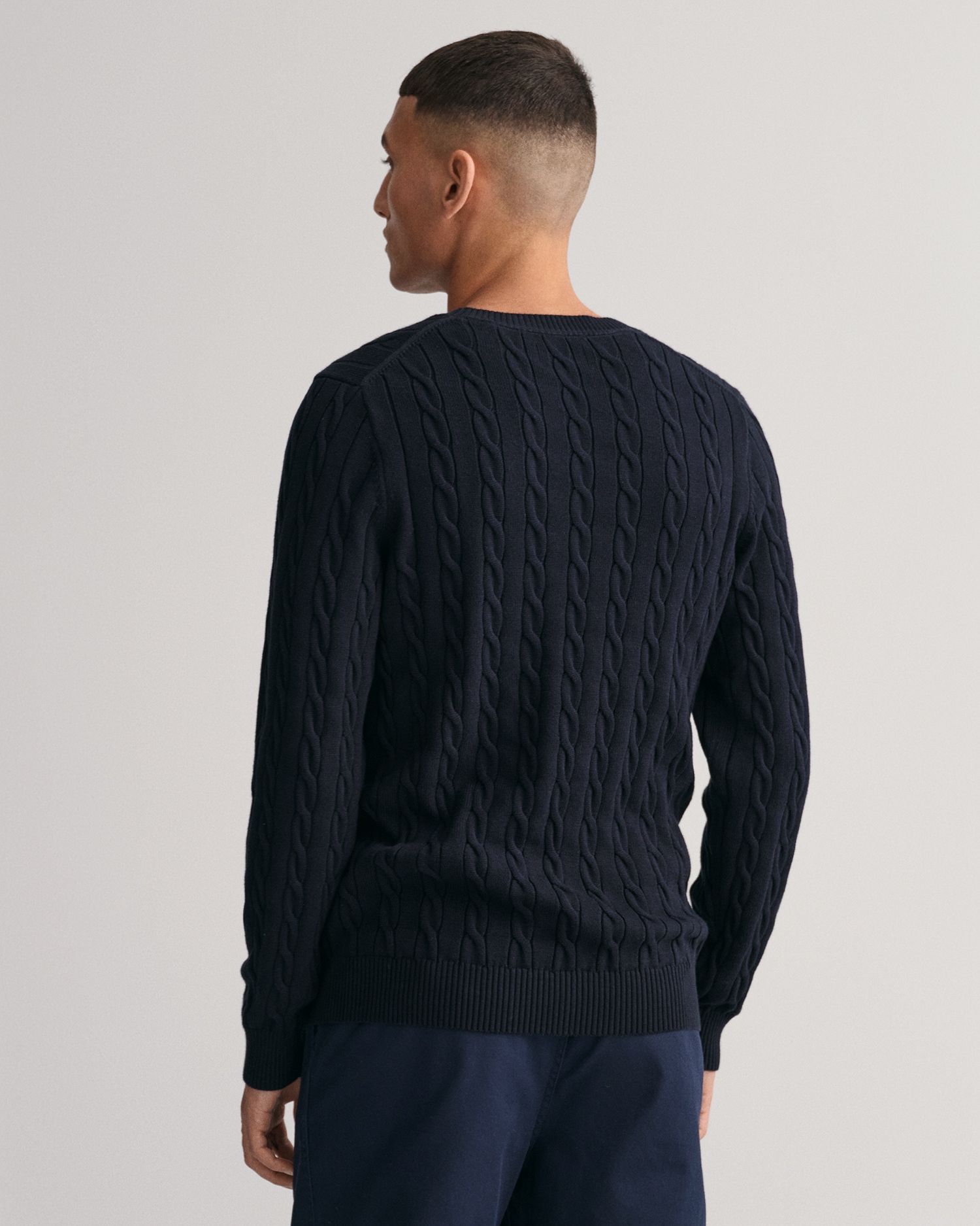 Gant Strickpullover »COTTON CABLE C-NECK« mit Wappen-Logostickerei auf der Brust