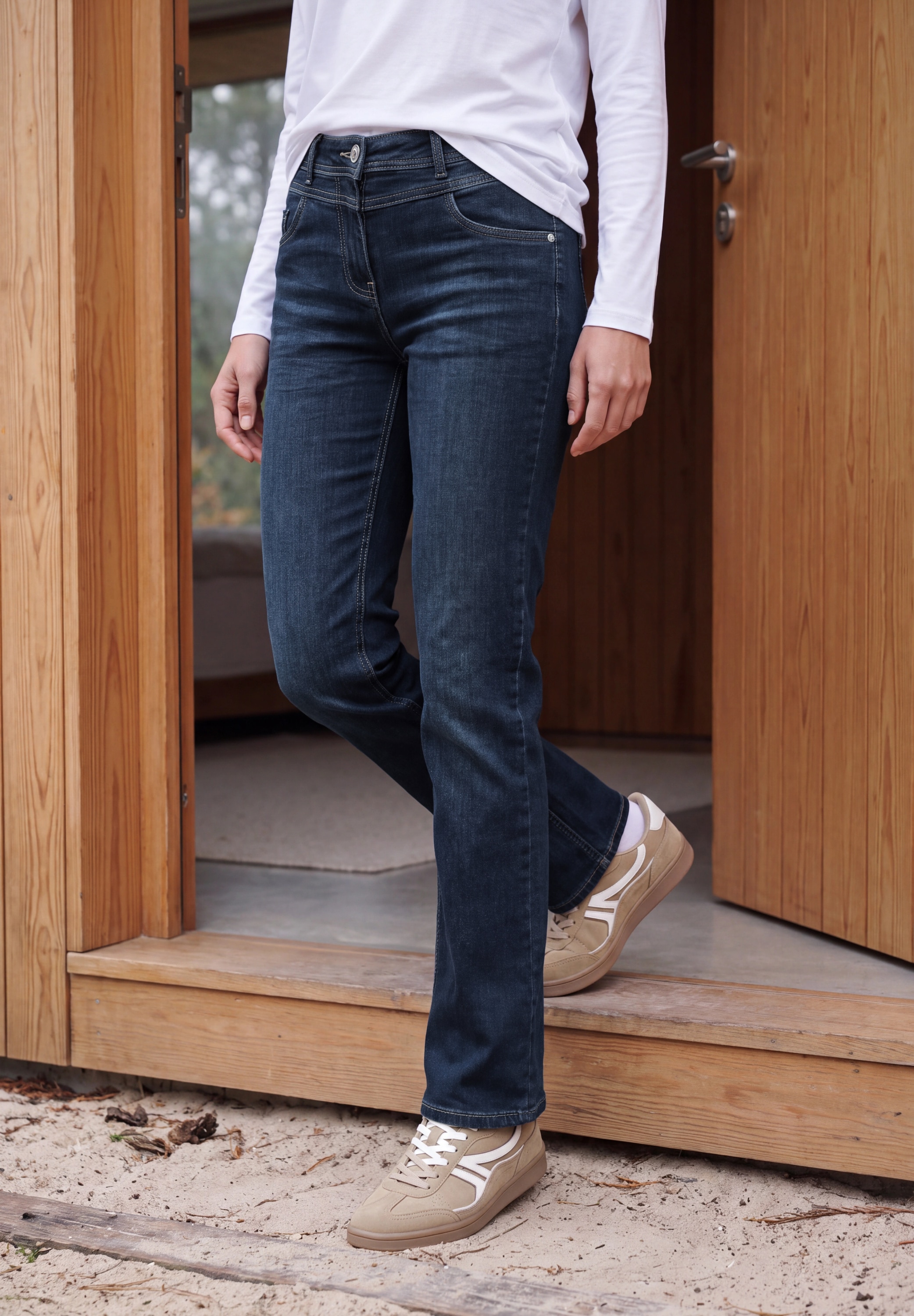 Cecil Jeans bootcut »Style Toronto« en coupe slim et avec stretch