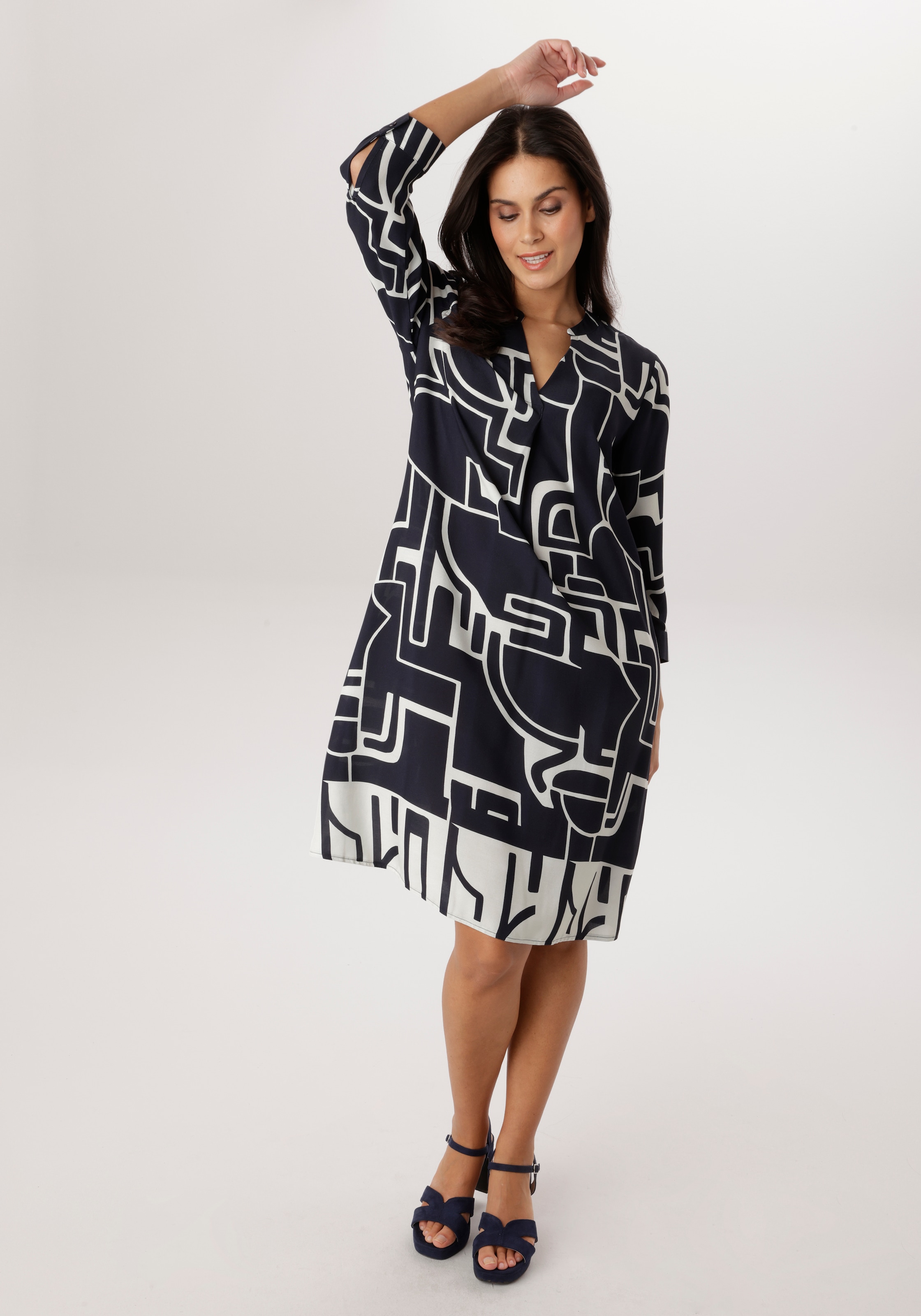 Image of Aniston SELECTED Blusenkleid mit abstraktem, labyrinthartigem Linienmuster - NEUE KOLLEKTION