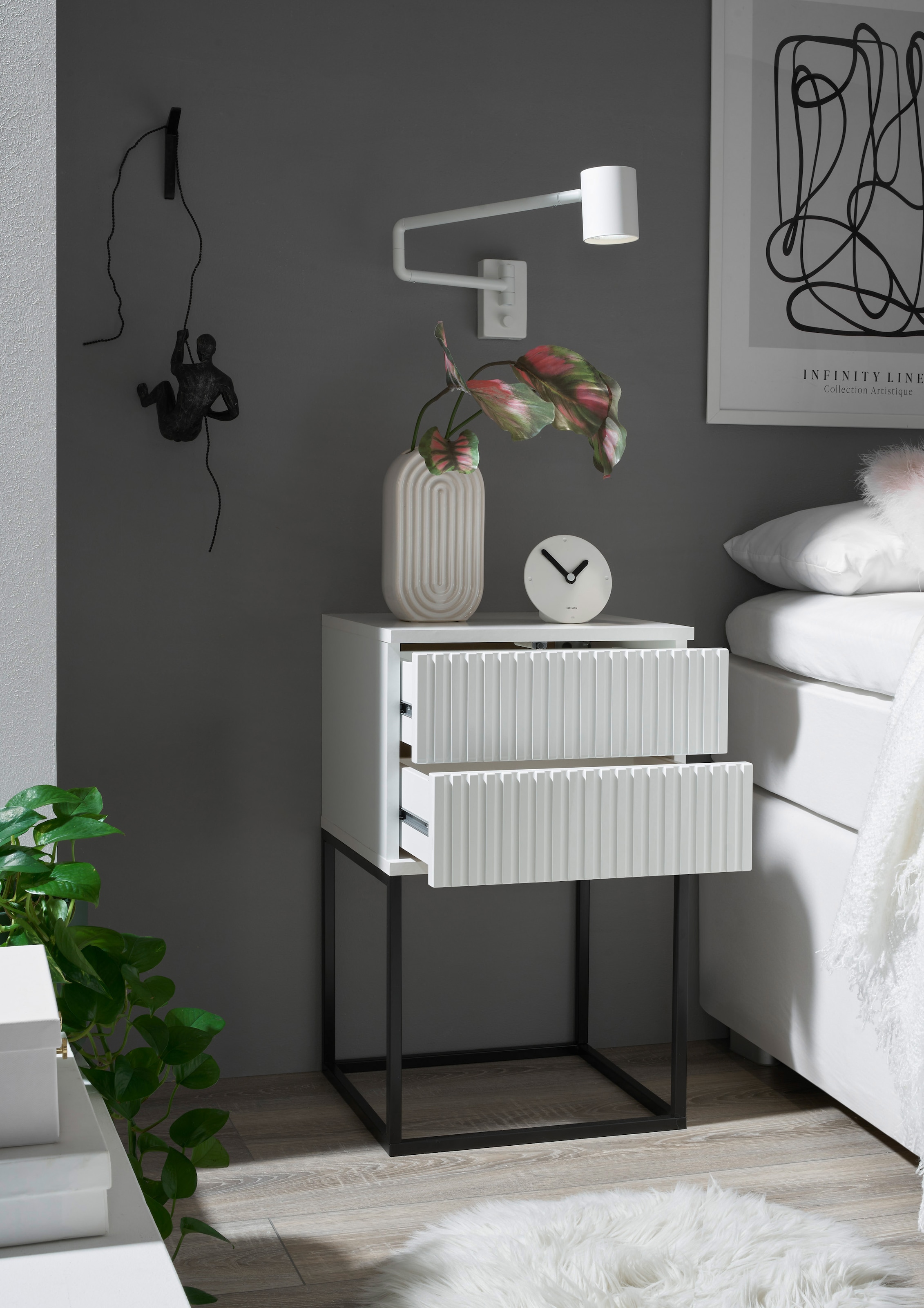 Schlafkontor Nachtkommode »Marle Nachtkonsole, Nachtkästchen auf Metall-Fussgestell« Schubkasten in Rillenoptik auf schwarzem Metallgestell