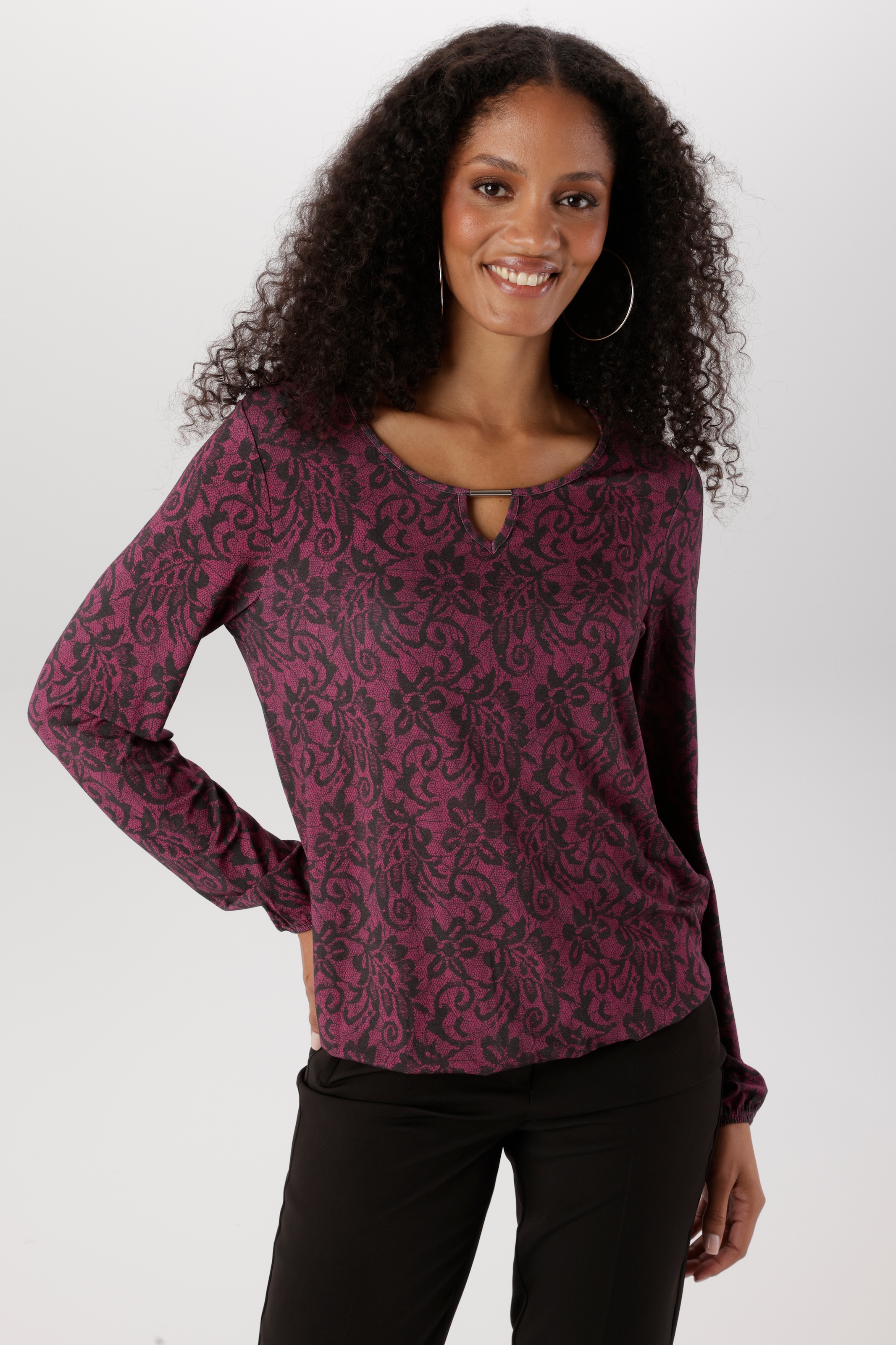 Image of Aniston SELECTED Langarmshirt mit Cut-out und dekorativer Allover-Muster - NEUE KOLLEKTION