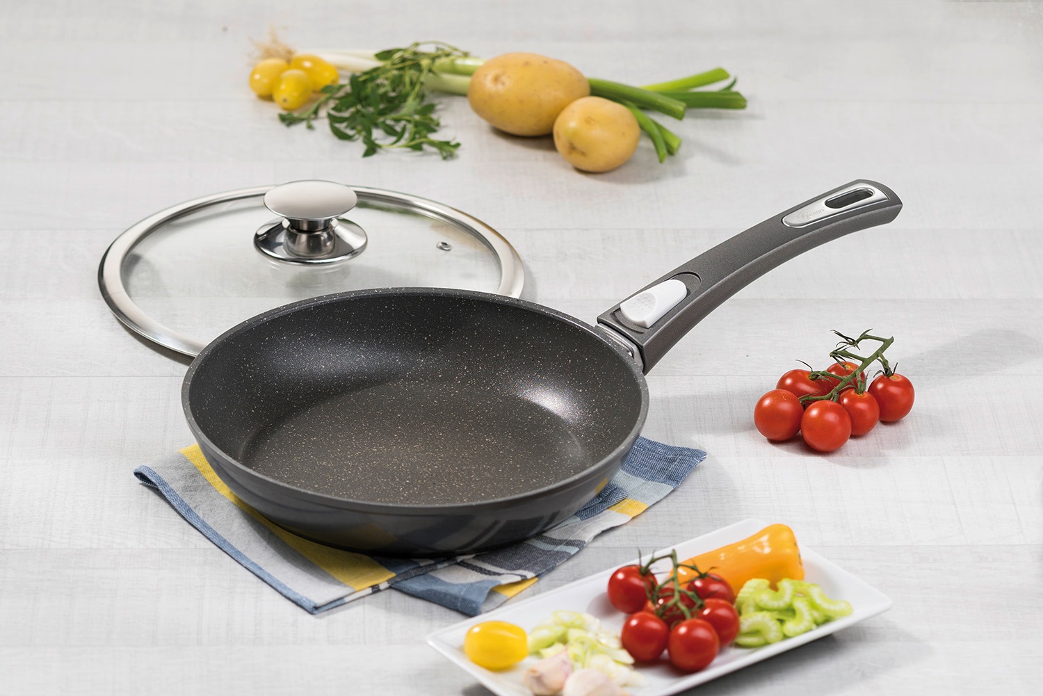 Genius Pfannen-Set »Bonafit Ø 20, 24, 28 cm, inkl. Rainbow Schwämme, Set 9-tlg.« Edelstahl 18/10 Set, Bonafit - Pfannen 20cm, 24cm, 28cm, 2x Deckel, 2x Einleger, 2x Schwamm, 9 Stk. tlg. abnehmbarer Griff, hitzebeständig, spülmaschinengeeignet