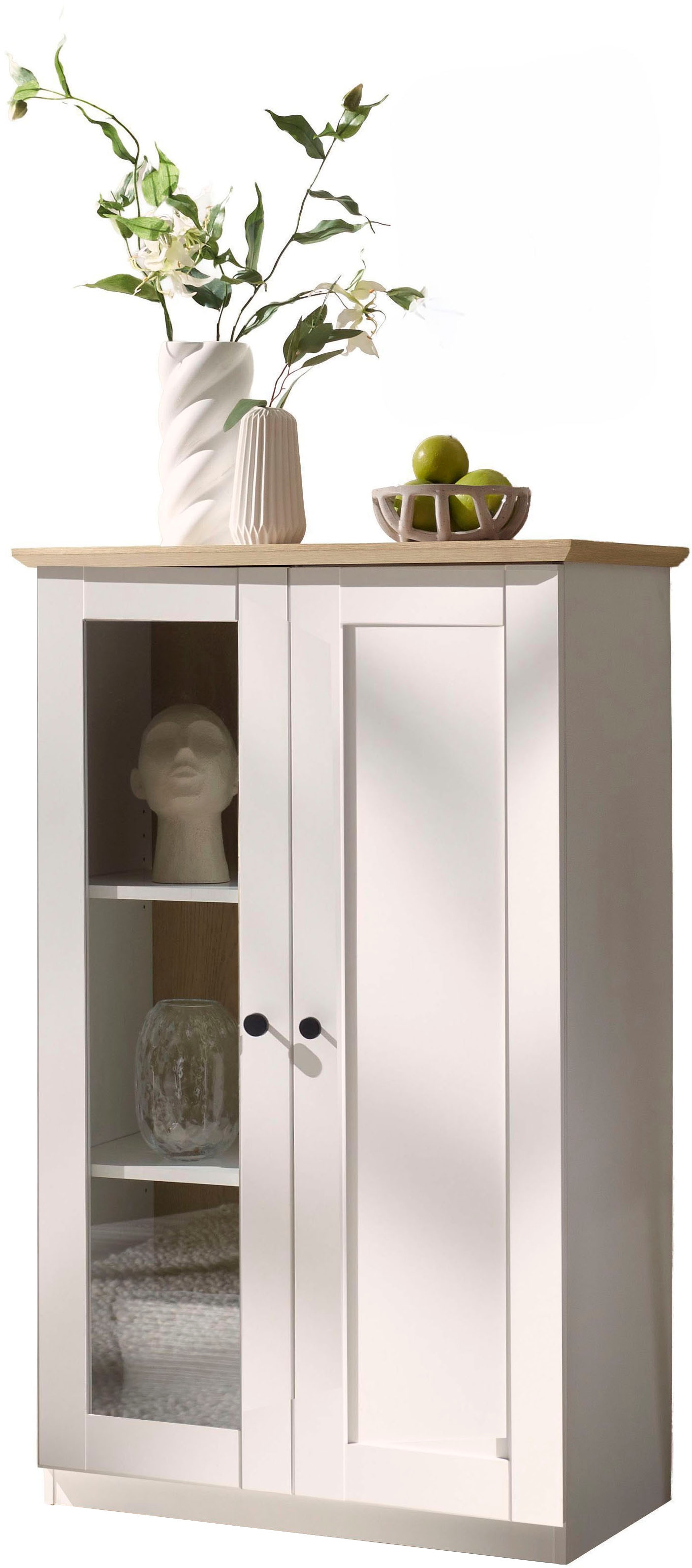 GOODproduct Vitrine »Brest, Standvitrine im Landhausstil, Glasvitrine, Vitrinenschrank« schwarze Metallgriffe, ausreichend Stauraum, Glastür, 123 cm hoch