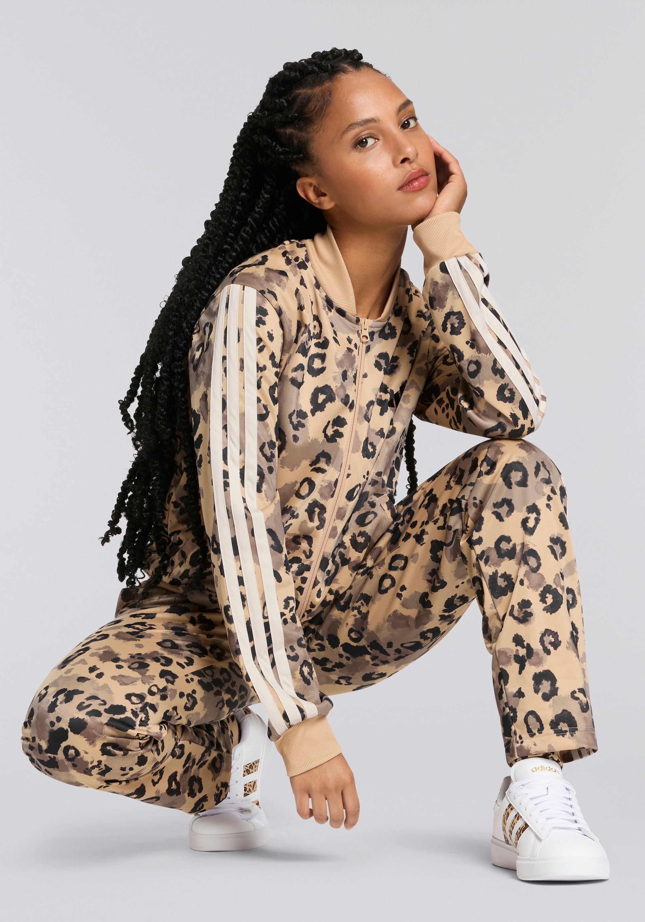 adidas Sportswear Trainingsanzug »W 3S TR AOP TS« 2 Stk. zweiteiliges Set, aus weichem Trikot-Material