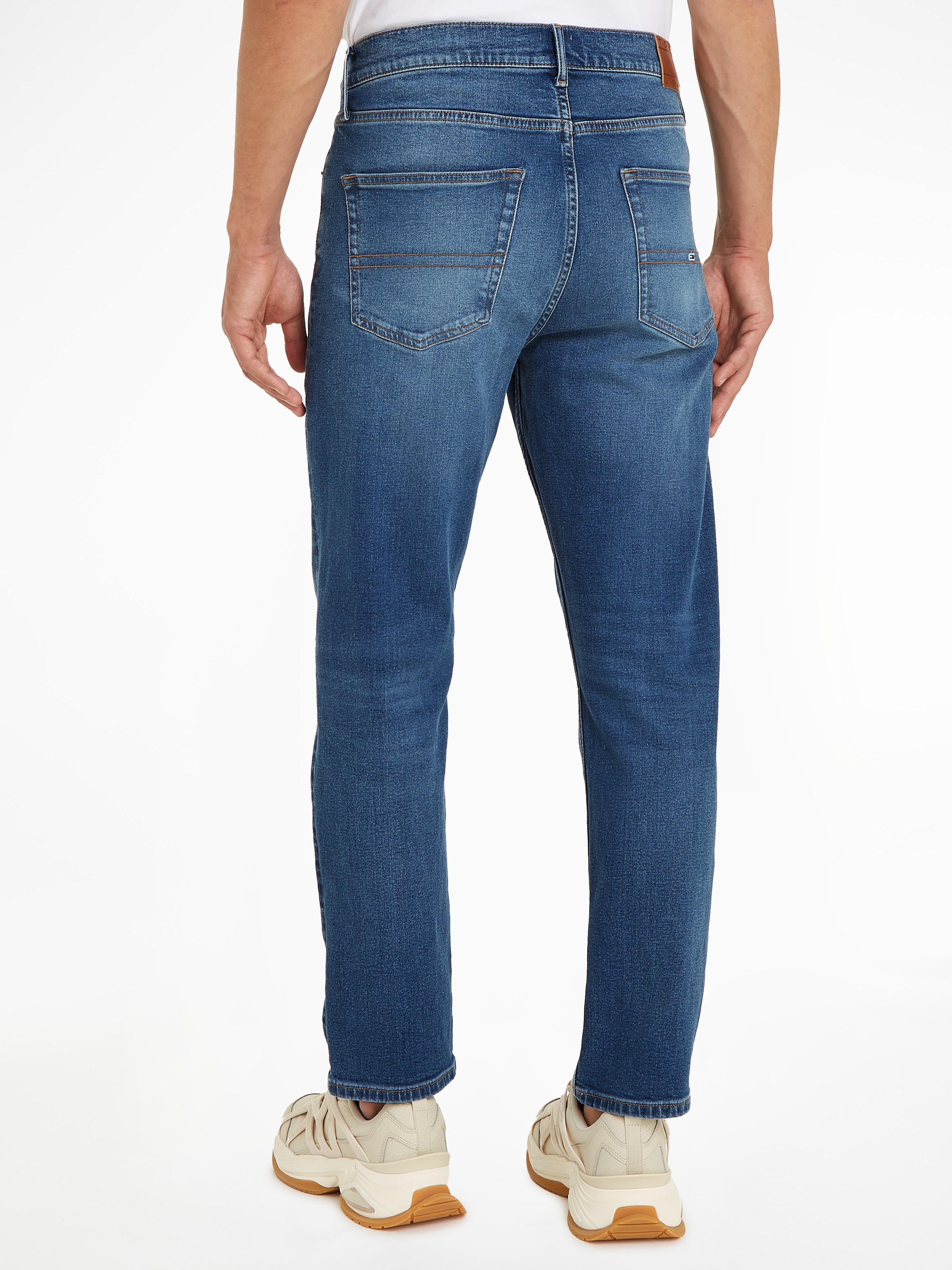 Tommy Jeans Dad-Jeans »DAD JEAN RGLR«, im 5-Pocket-Style