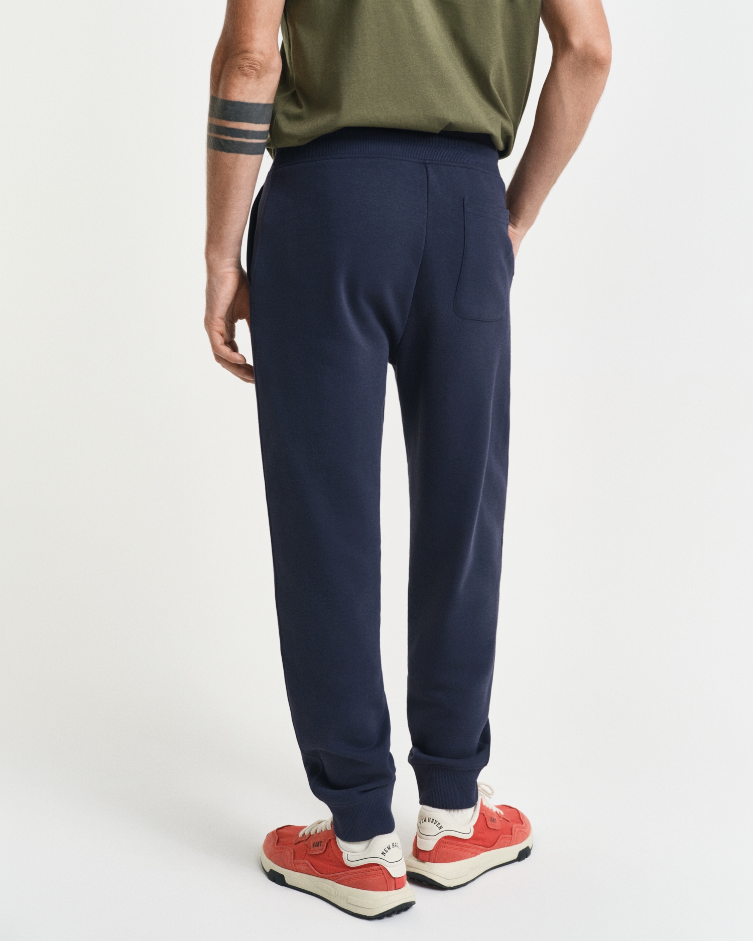 Gant Pantalon sweat »REG SHIELD SWEATPANTS«  mit Logostickerei unterhalb des Bunds