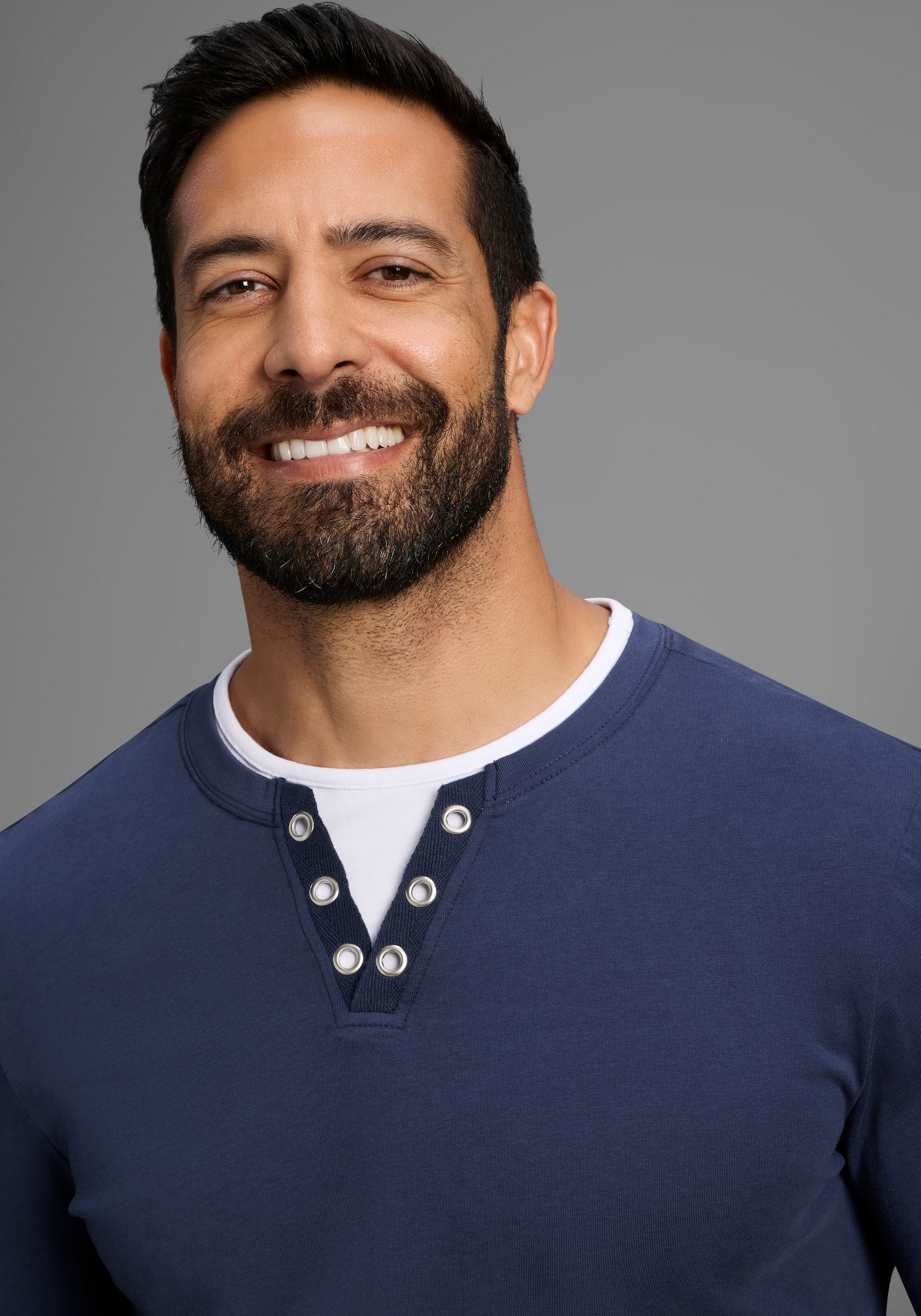 Man's World Rundhalsshirt »Neue Kollektion!« mit Kontrasteinsatz am Halsausschnitt