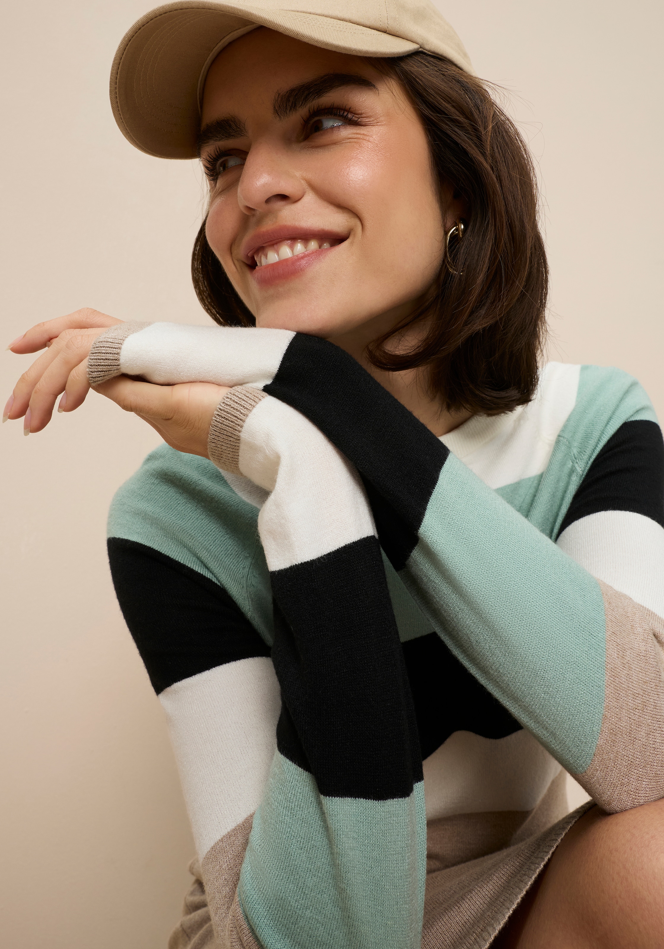 Tamaris Strickkleid aus Feinstrick, für Casualmode und Frühling, gestreifte Optik