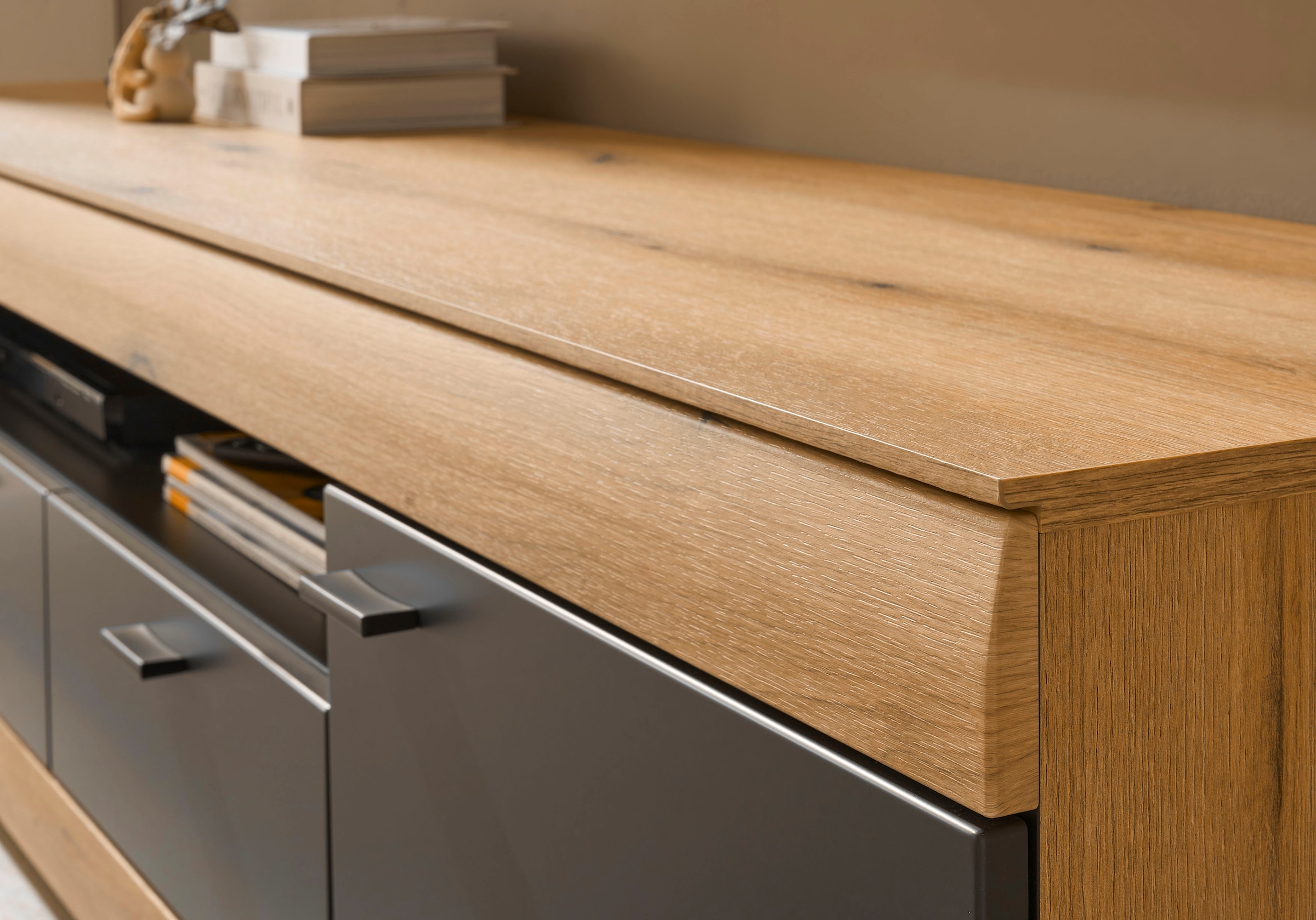 Home affaire Table basse »Soleto, moderner TV-Schrank, Kommode, TV-Unterschrank« zeitlos, schwarze Griffe aus Metall, ausreichend Stauraum