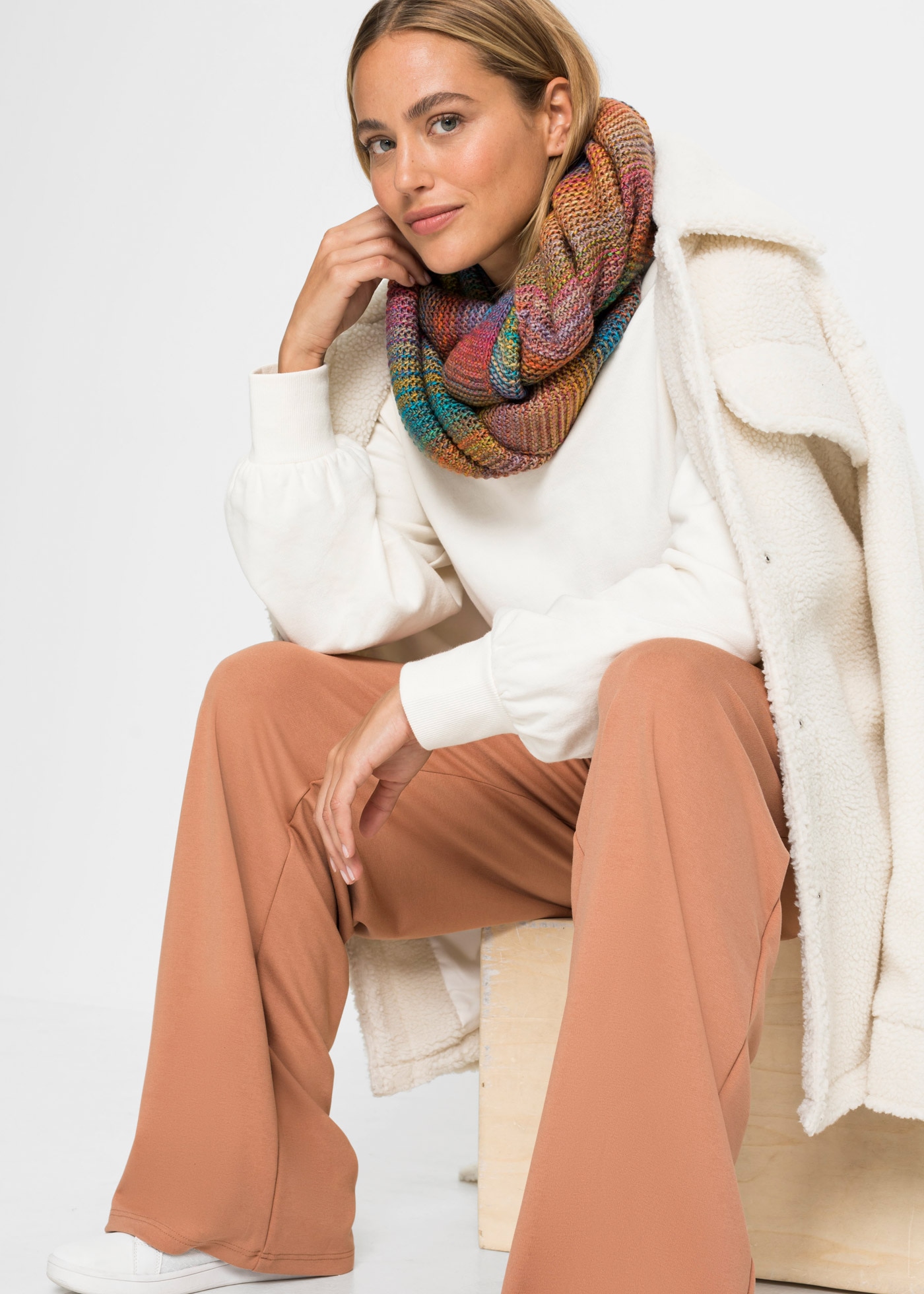 bonprix Boucle aus Polyacryl, bunter Farbverlauf, bequeme Passform