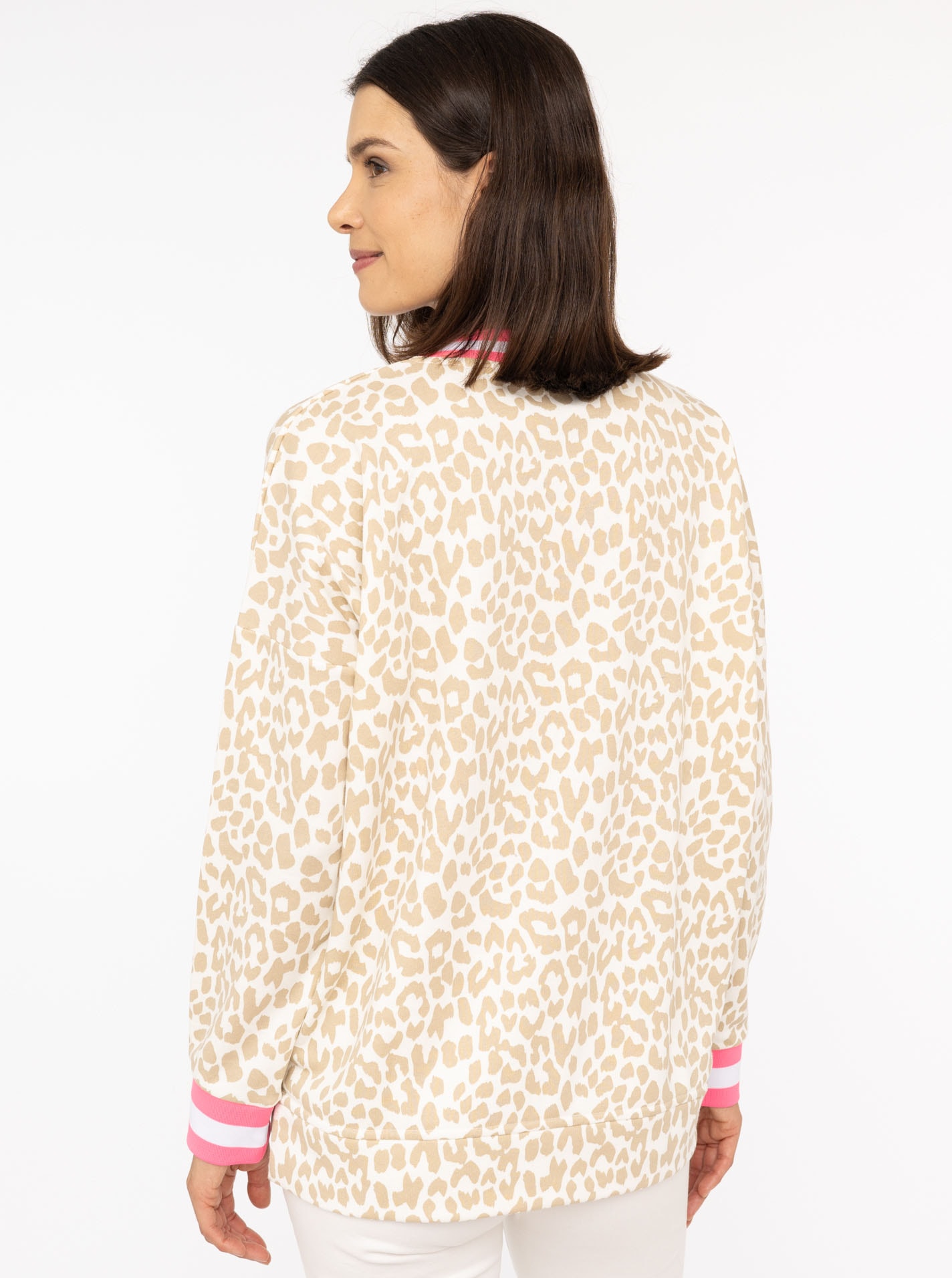 Zwillingsherz Sweatshirt »"Leo Pastell"« mit V-Ausschnitt, gestreiften Bündchen und WILD Applikation