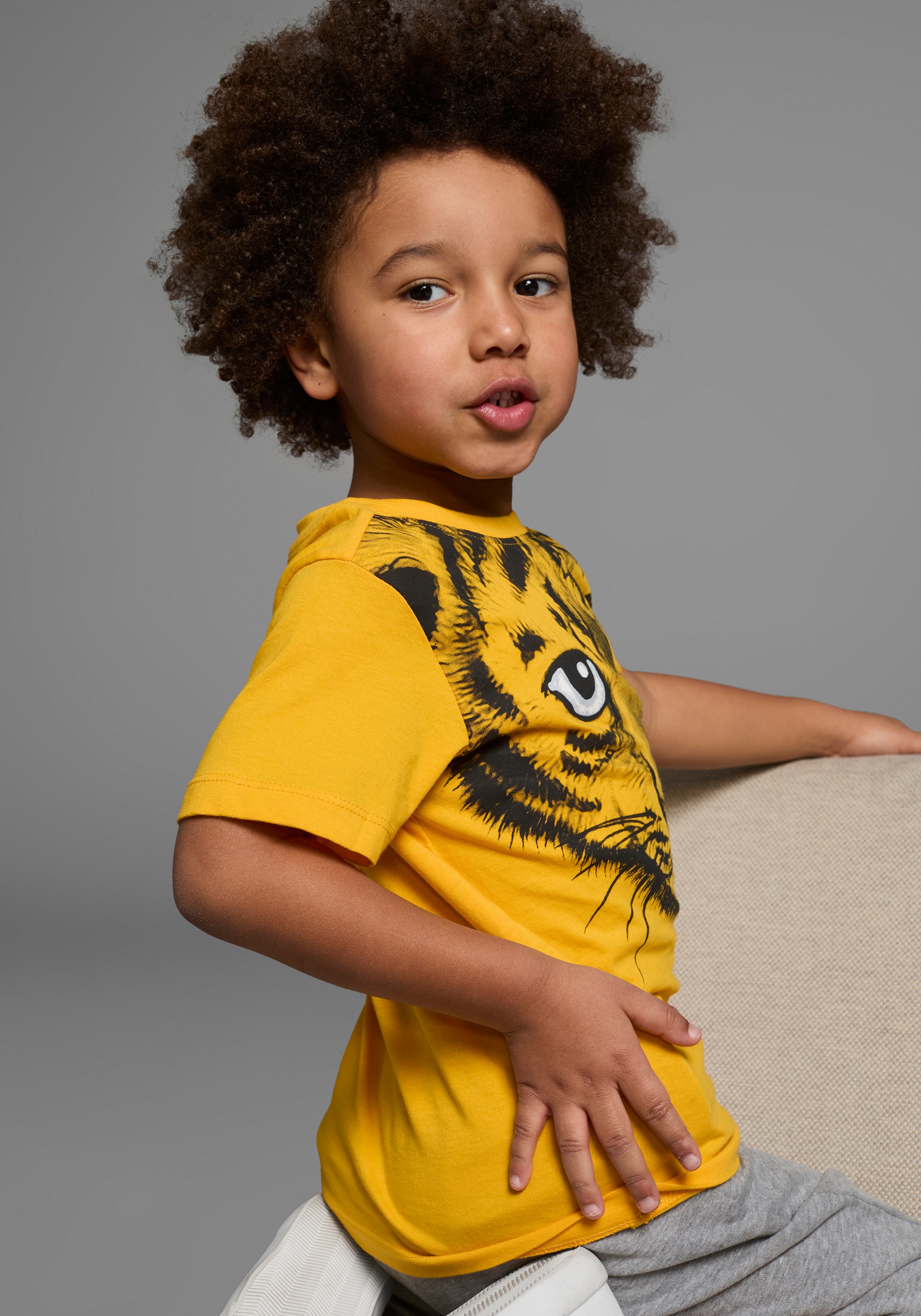 KIDSWORLD T-Shirt »Mit tollem Druck: LITTLE TIGER«, Kurzarm, Basic-Passform, mit peppigem Druck, Rundhalsausschnitt