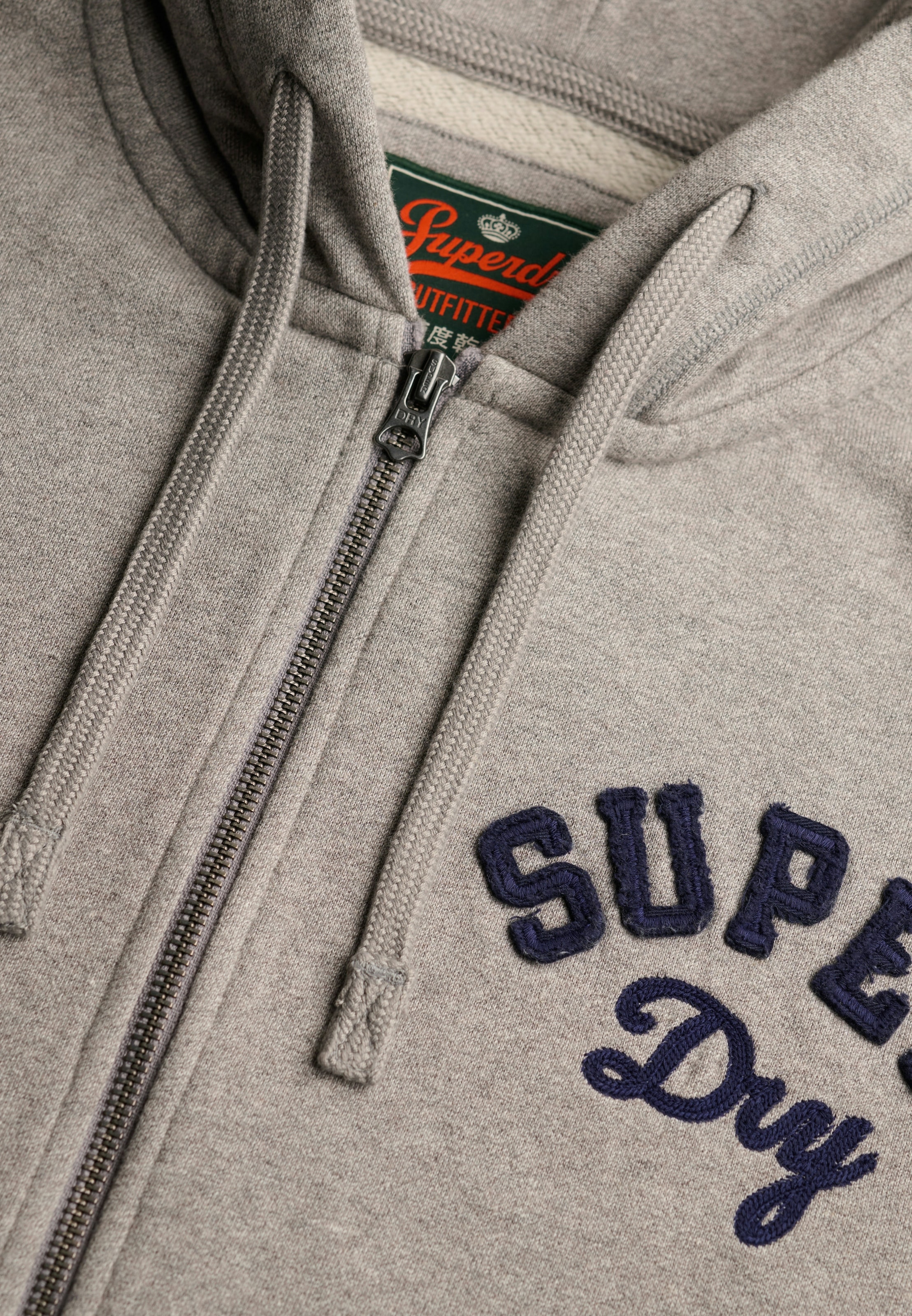 Superdry Kapuzensweatjacke »VINTAGE ATHLETIC ZIPHOOD« aus Baumwolle und angerauter Sweatware, Loose Fit, mit Reissverschluss