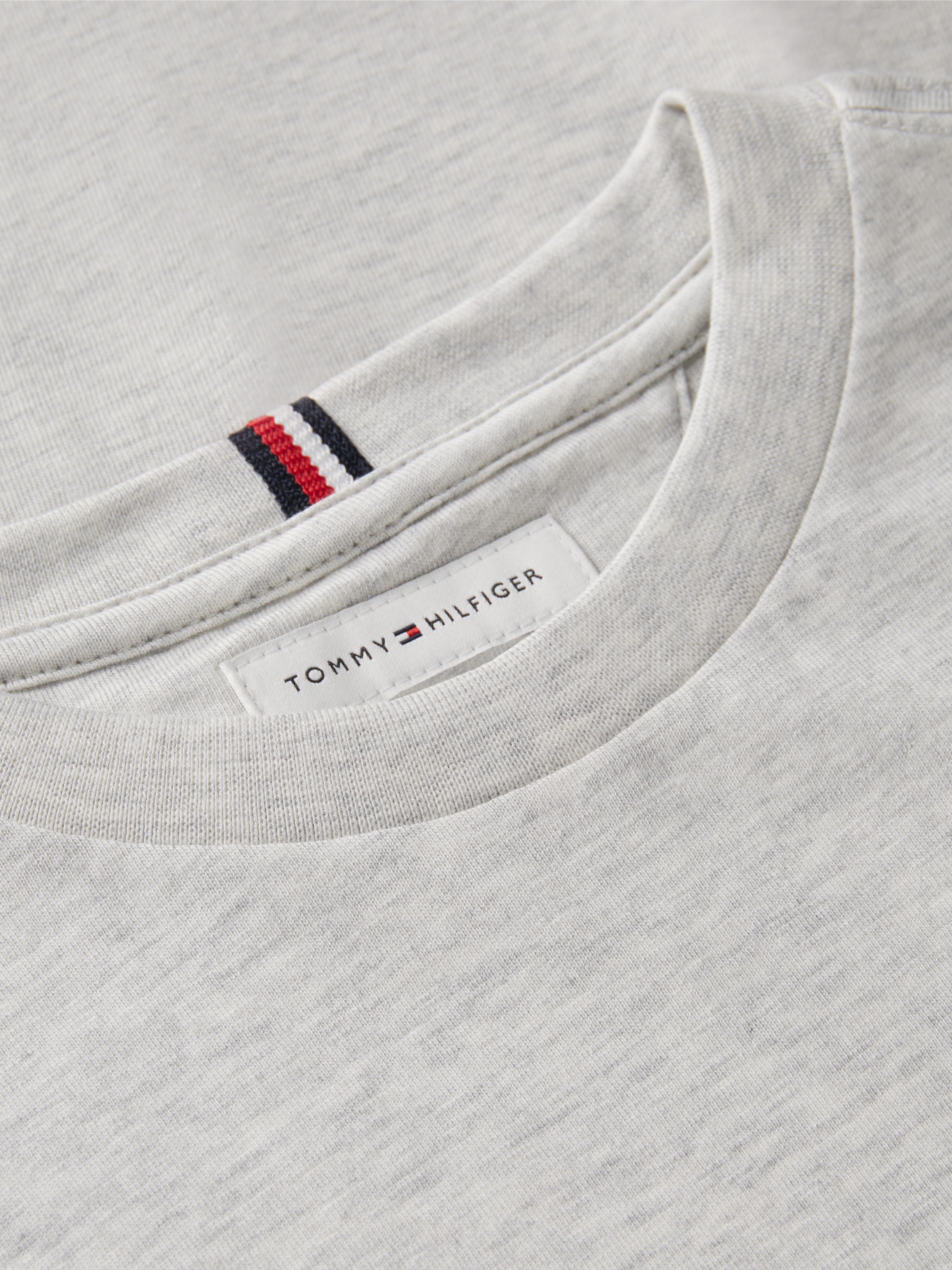 Tommy Hilfiger T-Shirt »ESSENTIAL COTTON TEE S/S« mit Logostickerei