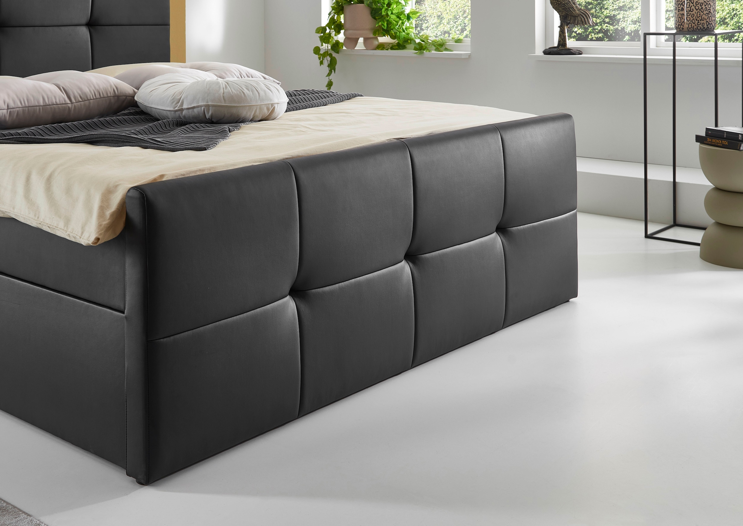 PLACES OF STYLE Lit de boxe »Mizzana inkl. Bettkasten, erhältlich in der Grösse 180x200cm, H3« Bezug aus Kunstleder, inkl. PU-Schaumtopper