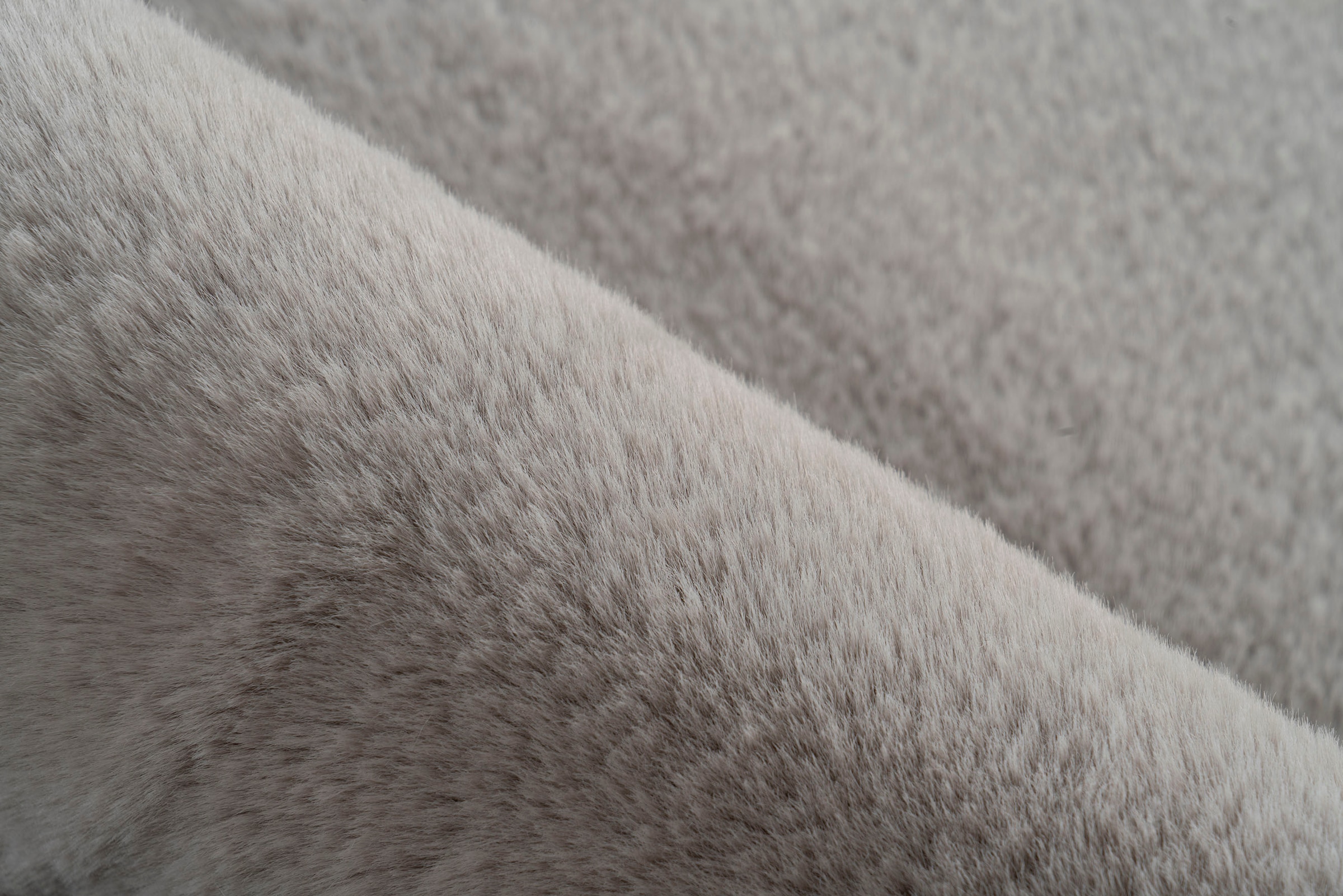 Kayoom Badematte »Rabbit Light«, rutschhemmend beschichtet, fussbodenheizungsgeeignet, weiche Kaninchenfell Haptik, Badezimmer, Kinderzimmer, Schlafzimmer