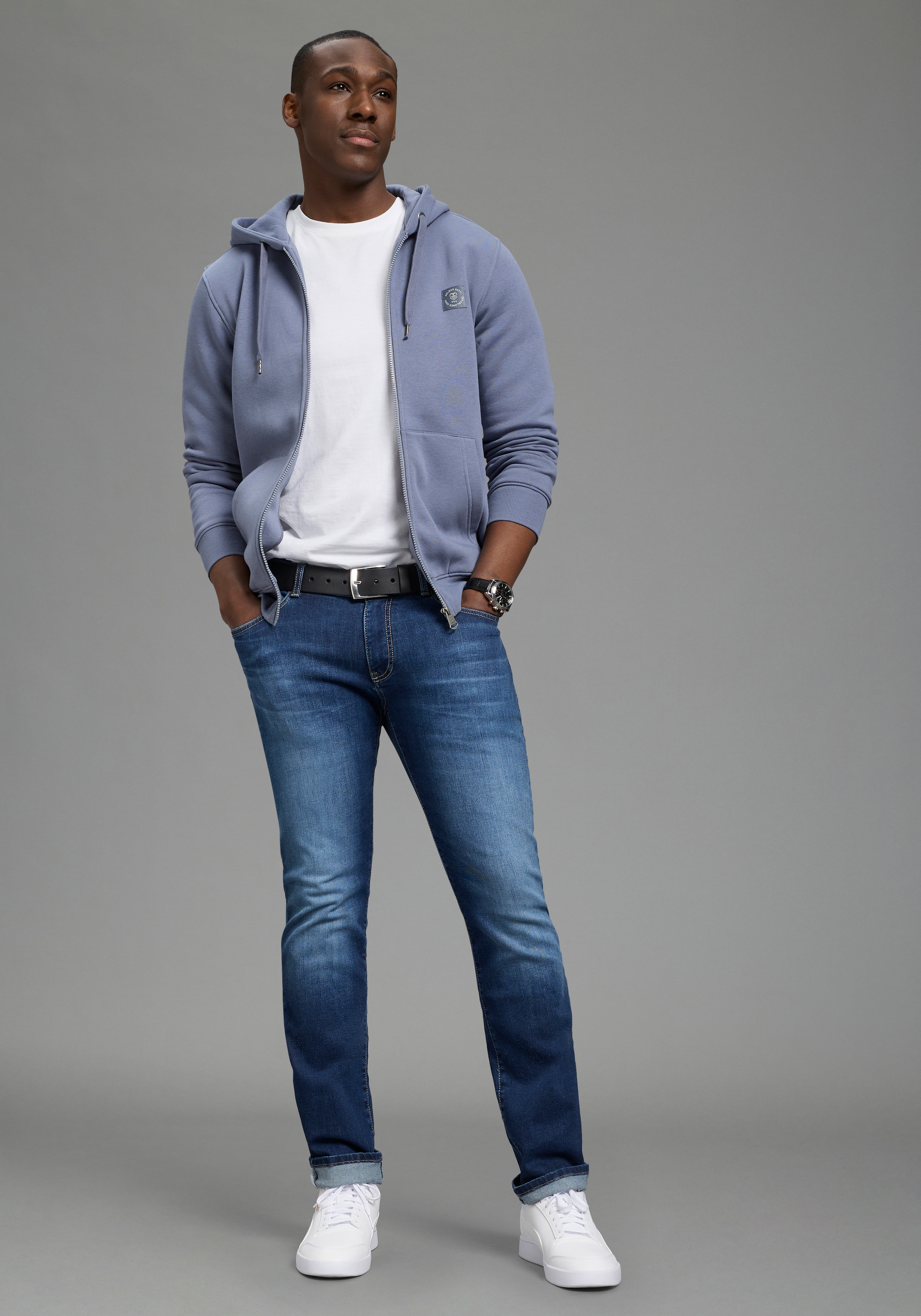 DELMAO Sweatjacke mit Kapuze, mit Kordelzug, aus angerauter Sweatware, mit Langarm