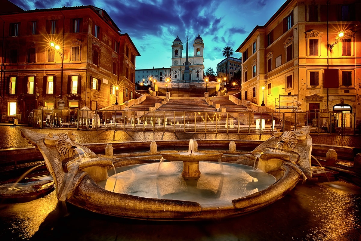 Image of Papermoon Fototapete "Brunnen in Stadt"