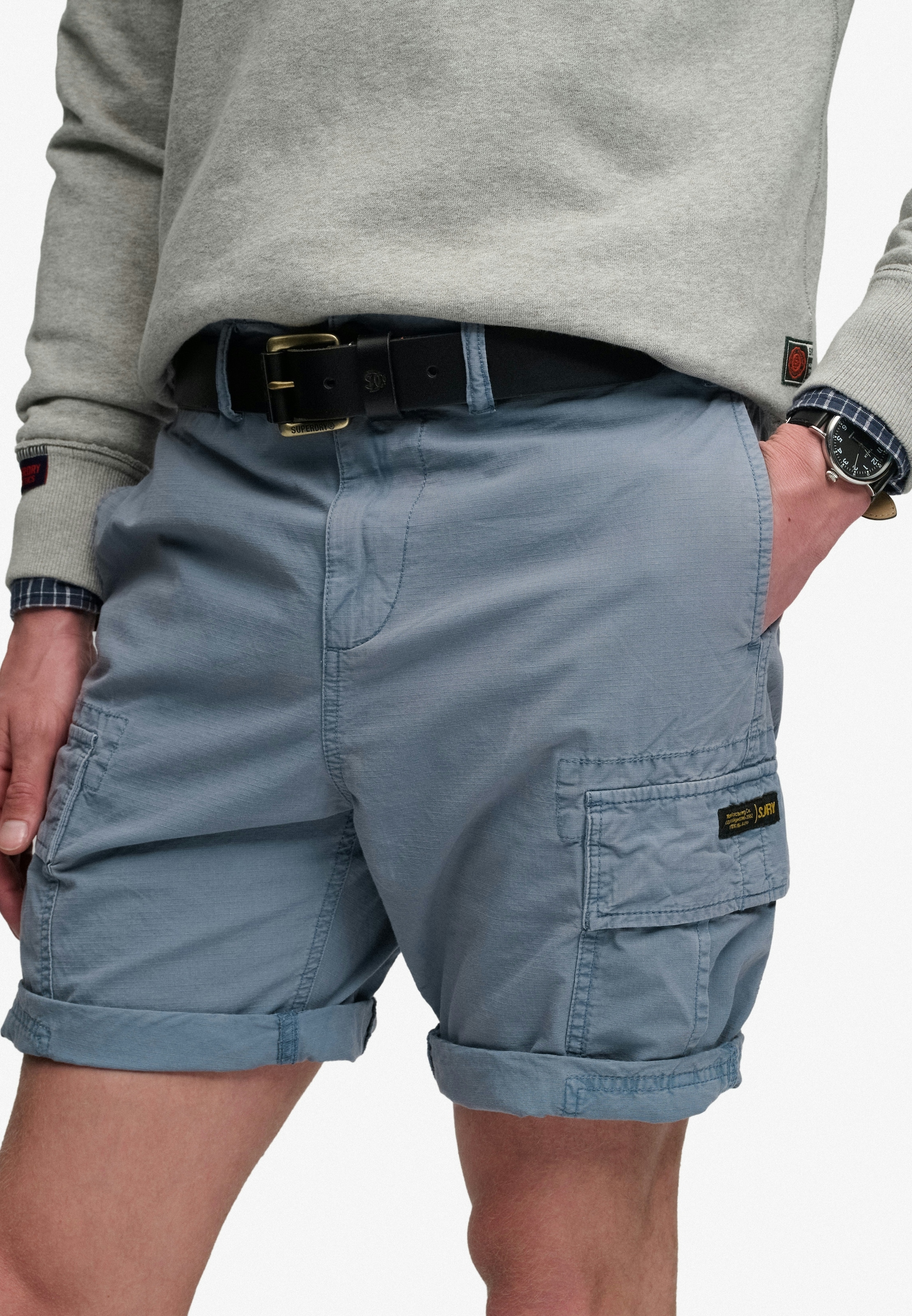 Superdry Cargoshorts »RIPSTOP LIGHT CARGO SHORT«  Relaxed Fit, knielange Schnittform, mit Reissverschluss