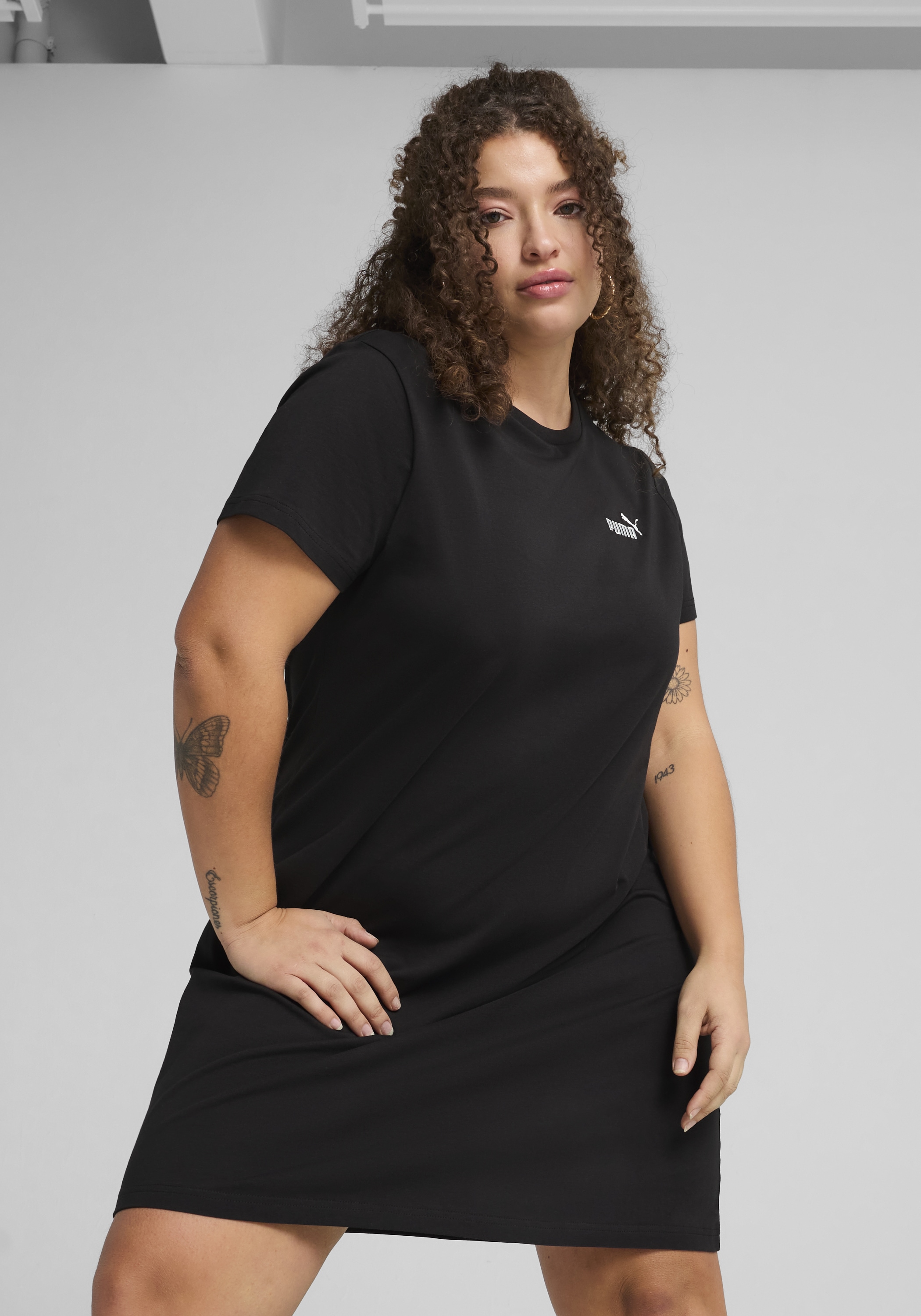 PUMA Shirtkleid »ESS SMALL NO 1 LOGO SLIM DRESS« sportlicher Stil, pflegeleicht
