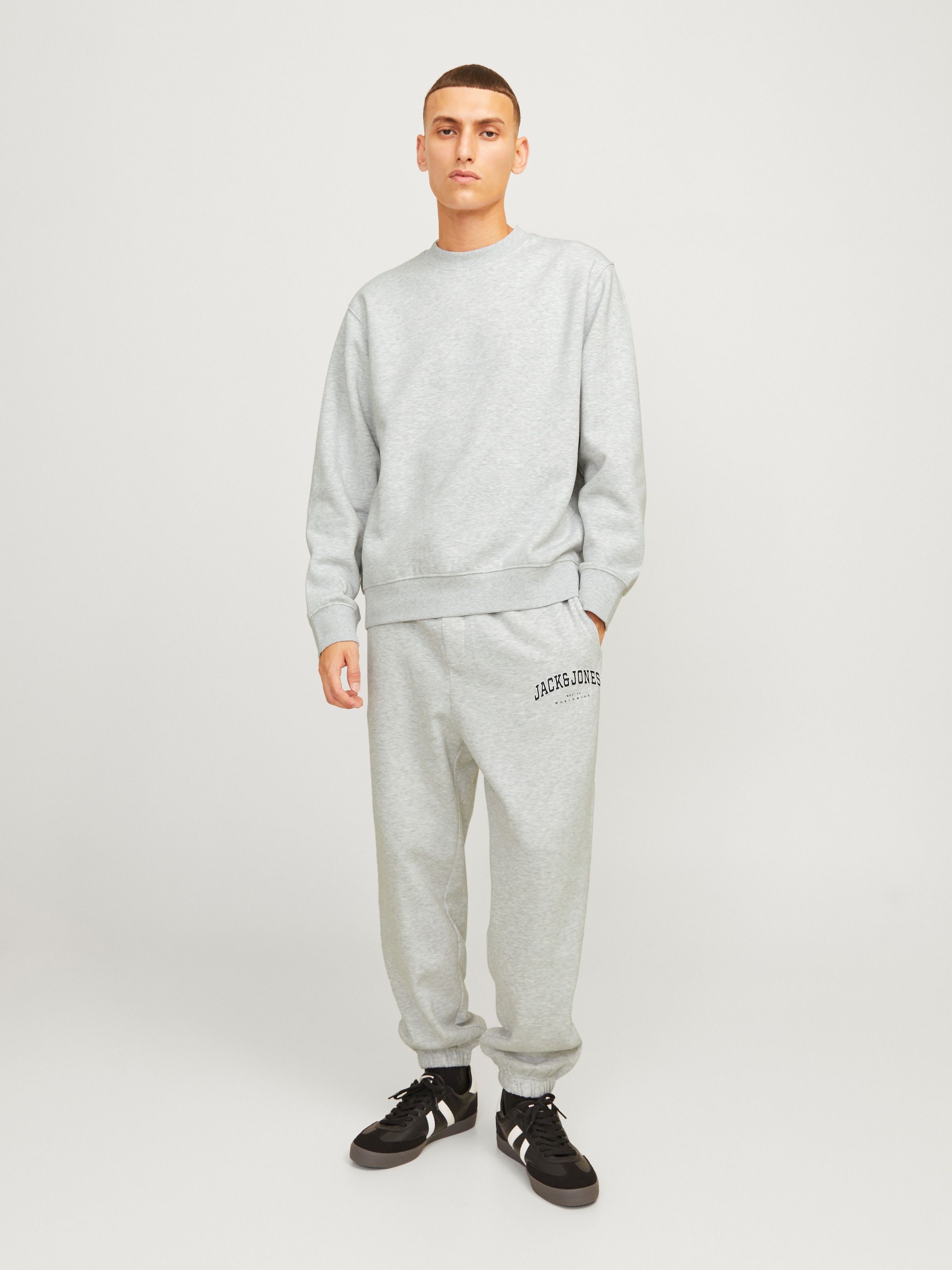 Jack & Jones Sweatshirt »JJEURBAN EDGE SWEAT CREW NECK NOOS«, mit Rippbündchen
