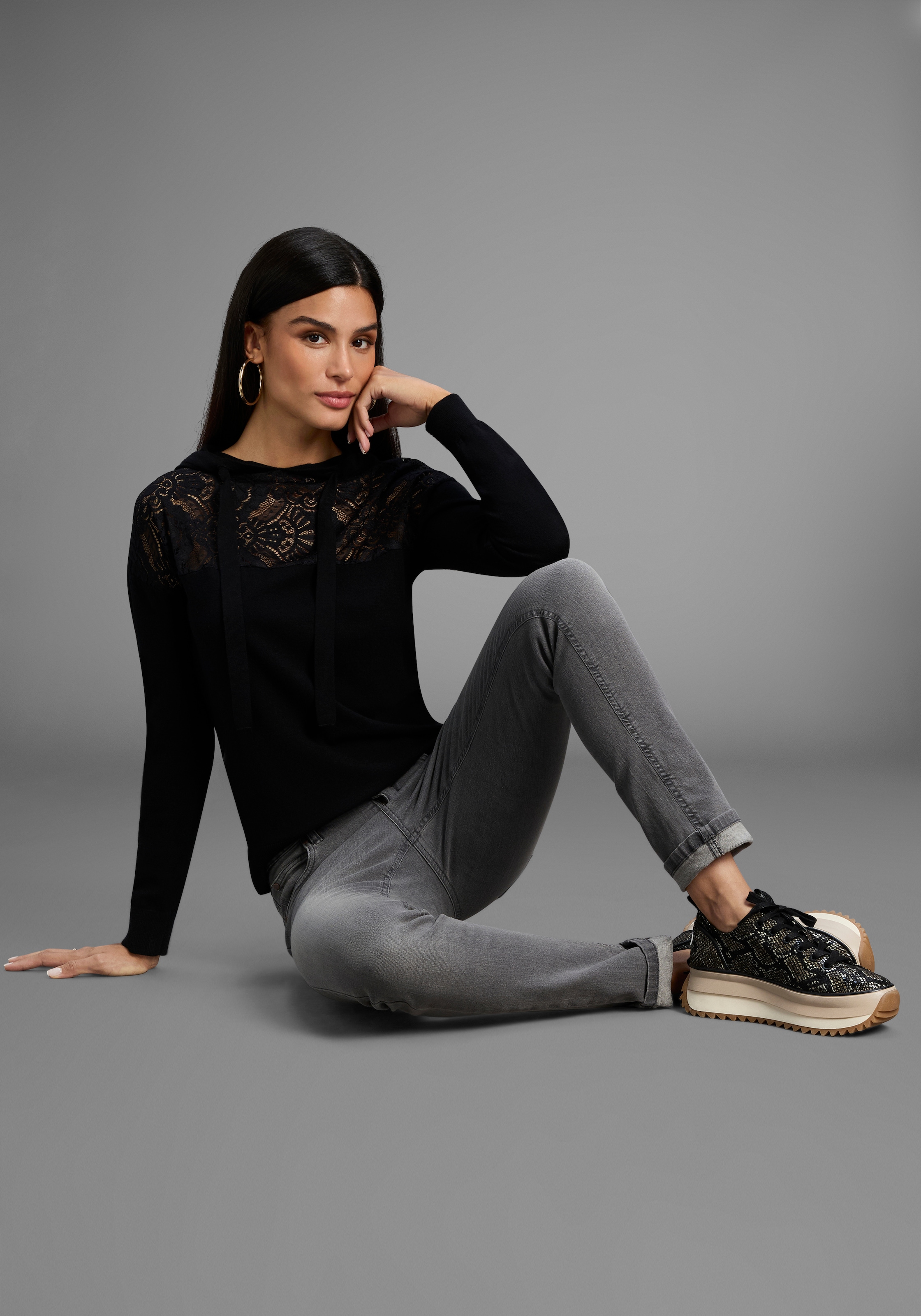 Laura Scott Kapuzenpullover, mit femininem Spitzeneinsatz - NEUE KOLLEKTION