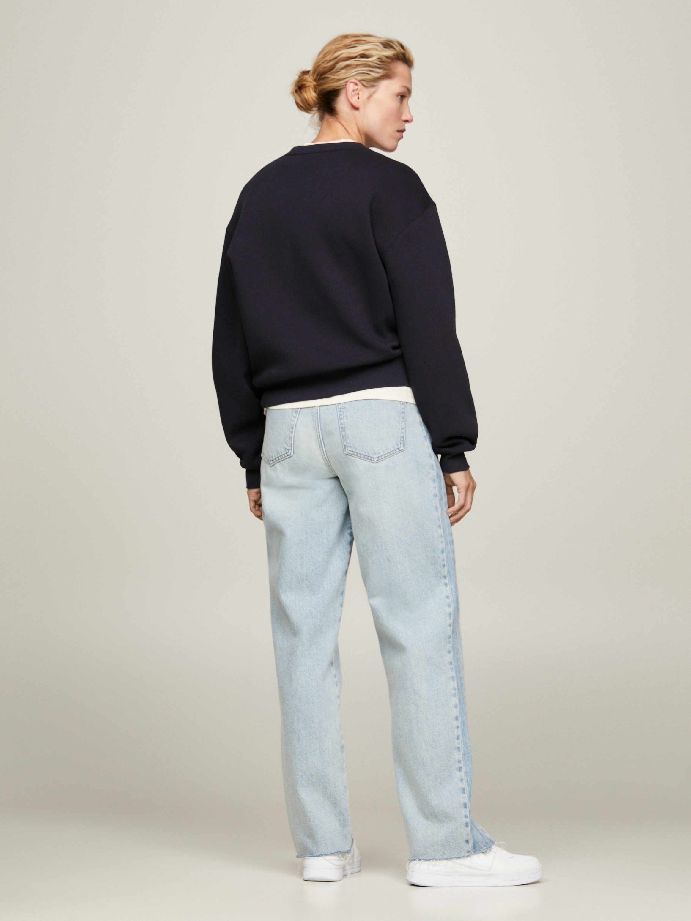 Tommy Hilfiger Sweatshirt »MDRN REG CORP LOGO C-NK SWTSHRT«, mit Logoschriftzug