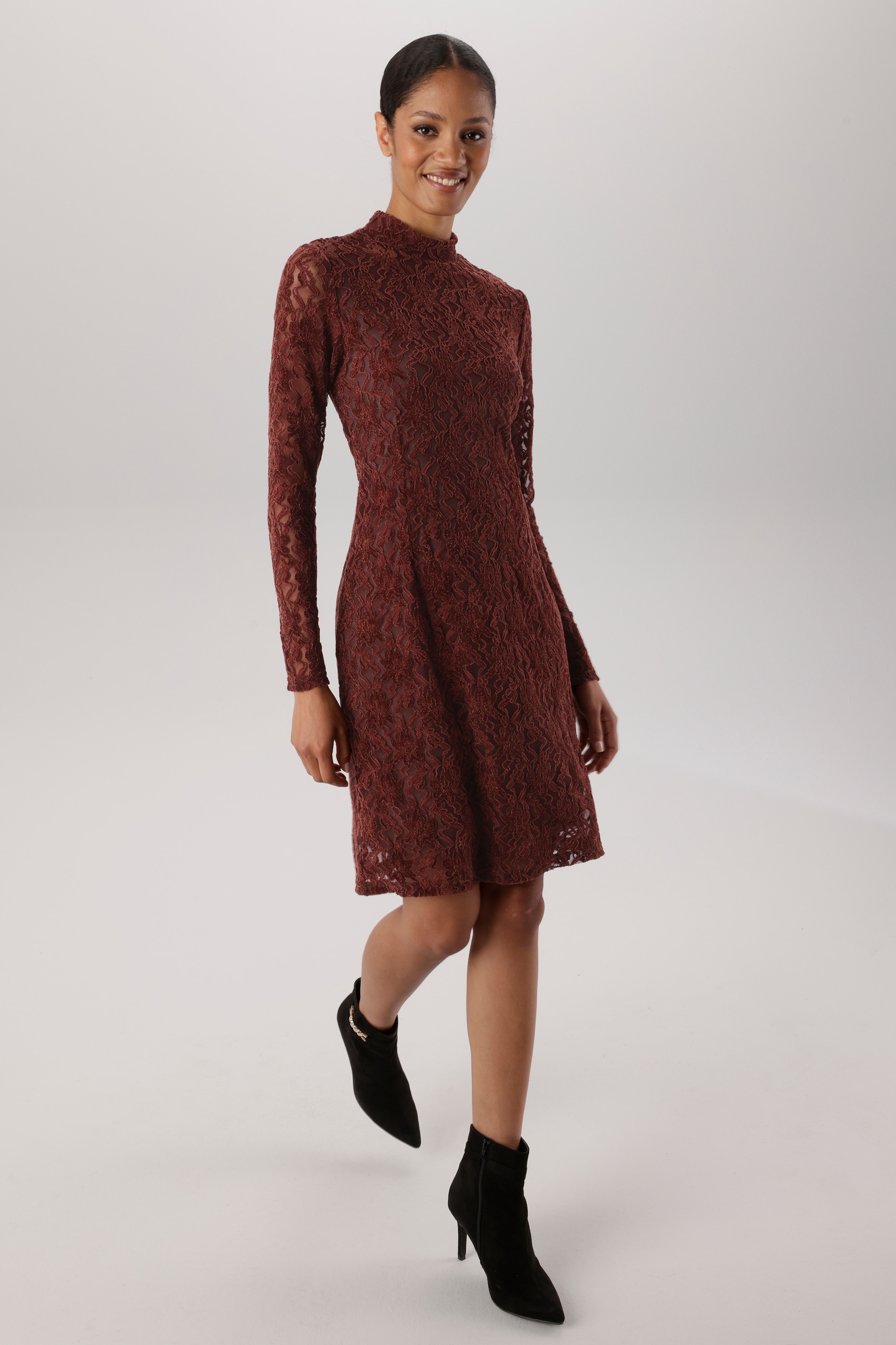 Aniston SELECTED Robe en dentelle avec manches transparentes - NOUVELLE COLLECTION