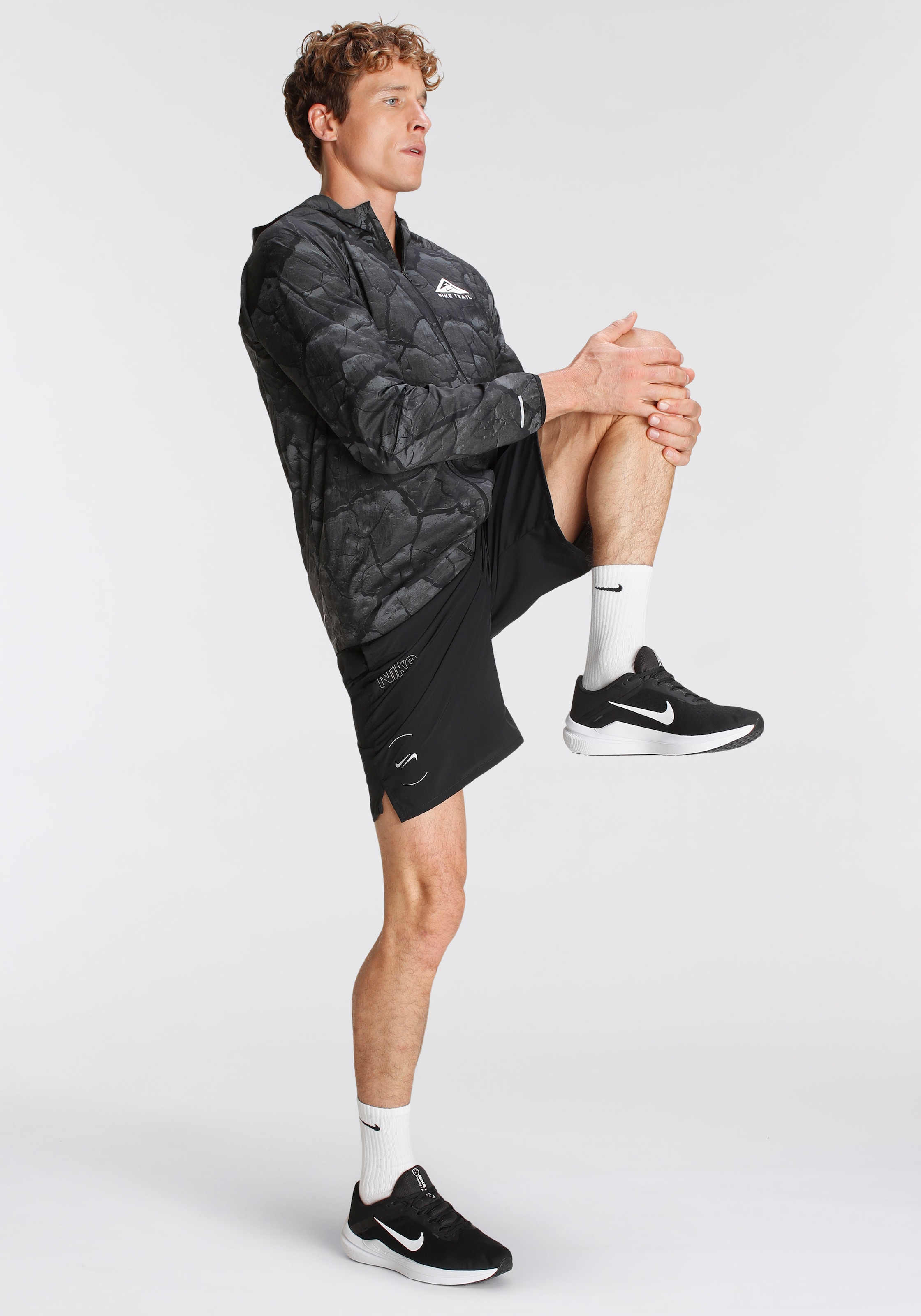 Nike Laufjacke »MEN'S LIGHTWEIGHT ALLOVER PRINT TRAIL RUNNING JACKET«