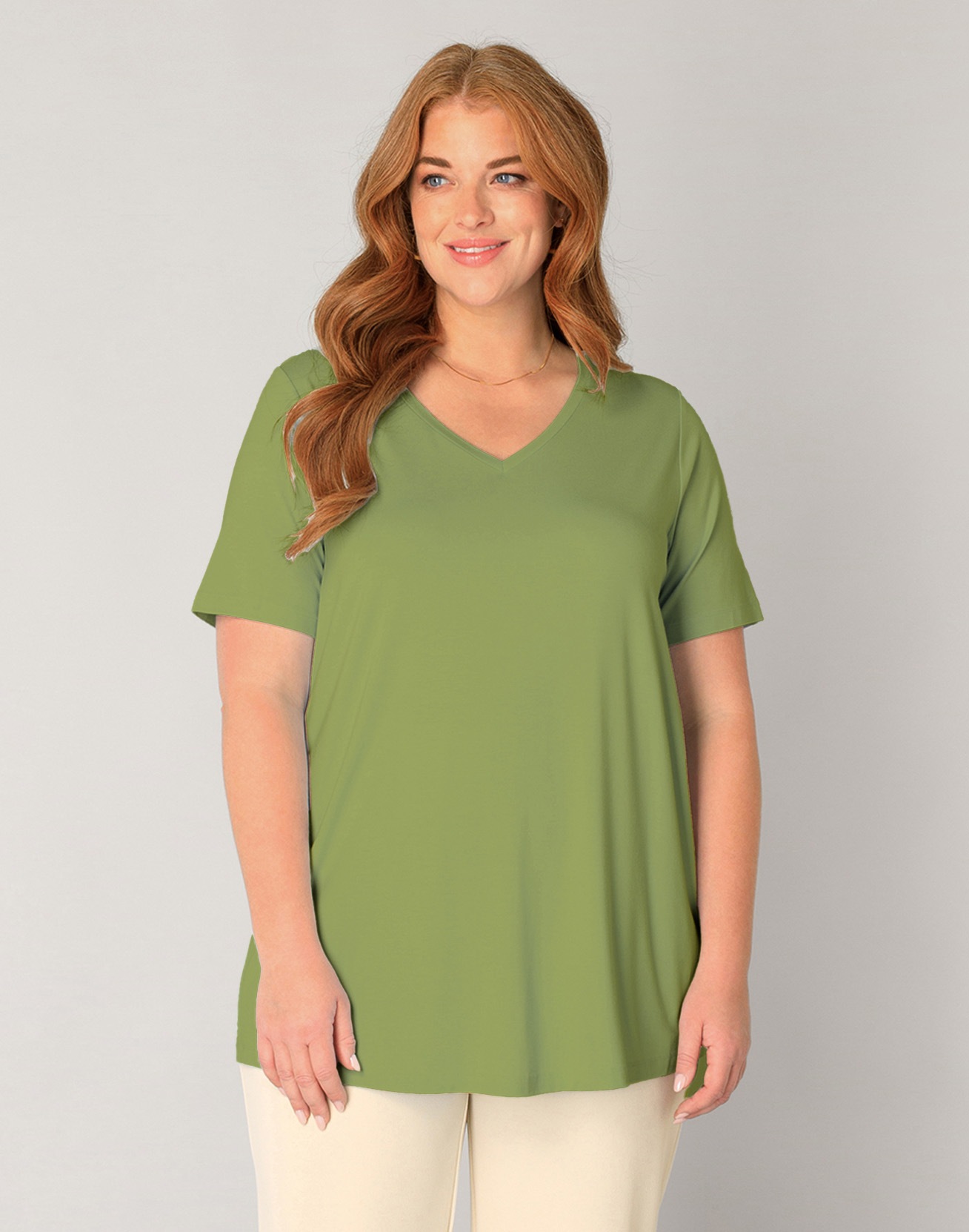 Image of Base Level Curvy T-Shirt "Alba" mit V-Ausschnitt