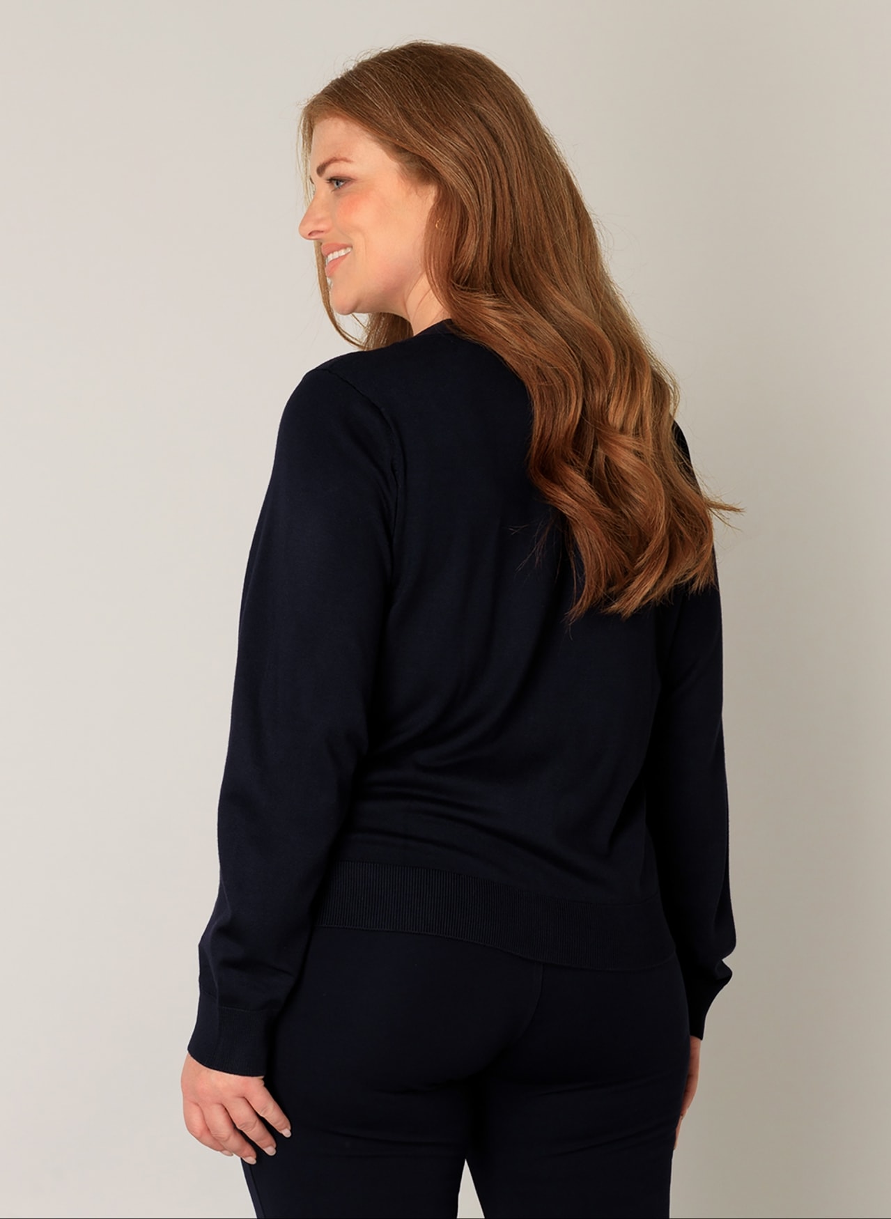 Base Level Curvy Cardigan »BAS-YVONNE«, mit V-Ausschnitt und Knopfleiste