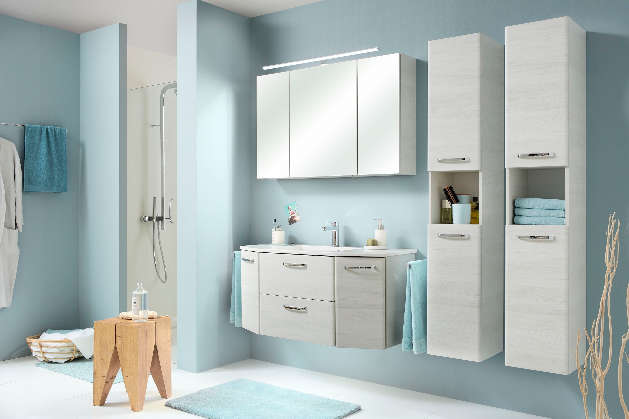 Saphir Armoire haute »Quickset Badschrank 30 cm breit, 2 Türen, 1 Nische, 3 Einlegeböden« armoire haute de salle de bain avec amortisseur de porte, poignées chrome brillant