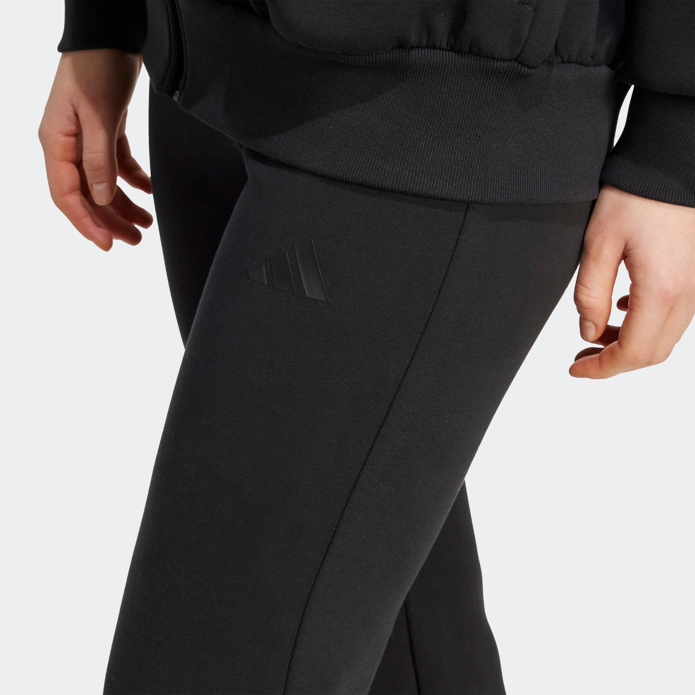adidas Sportswear Pantalon de sport »W ALL SZN SL FP«  schlanke Passform, mittelhoher Bund, mit Gummizug
