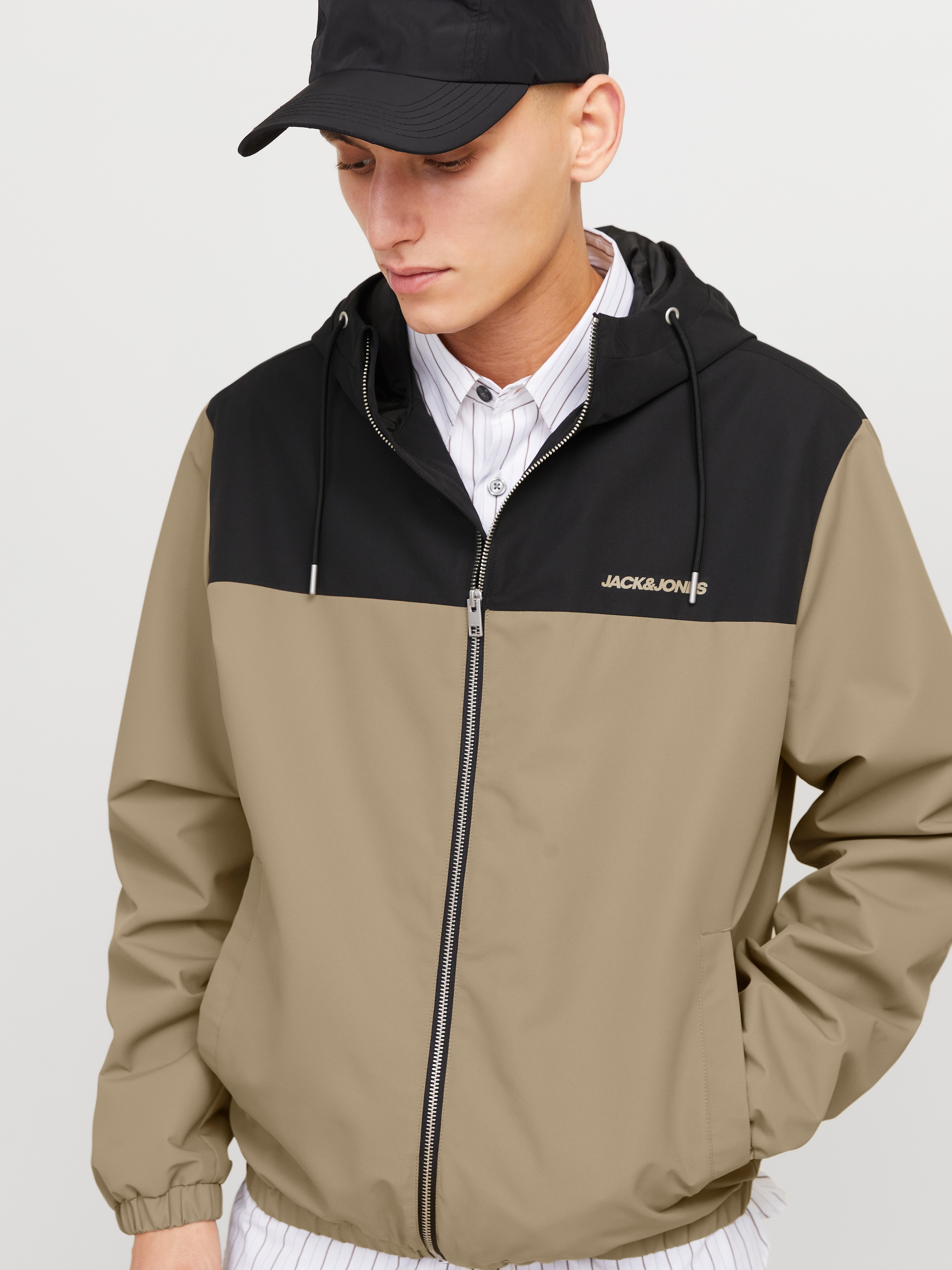 Jack & Jones Blouson »JJELEGACY LIGHT JACKET HOOD NOOS«, mit Kapuze, mit Logo Schriftzug