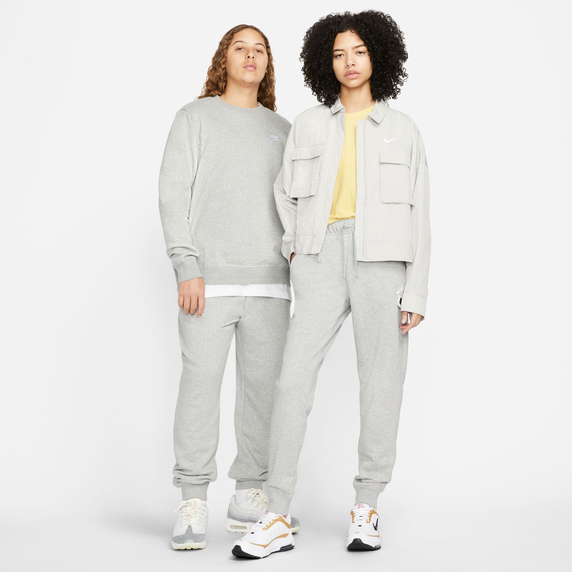 Nike Sportswear Jogginghose »CLUB FLEECE WOMEN'S MID-RISE JOGGERS«