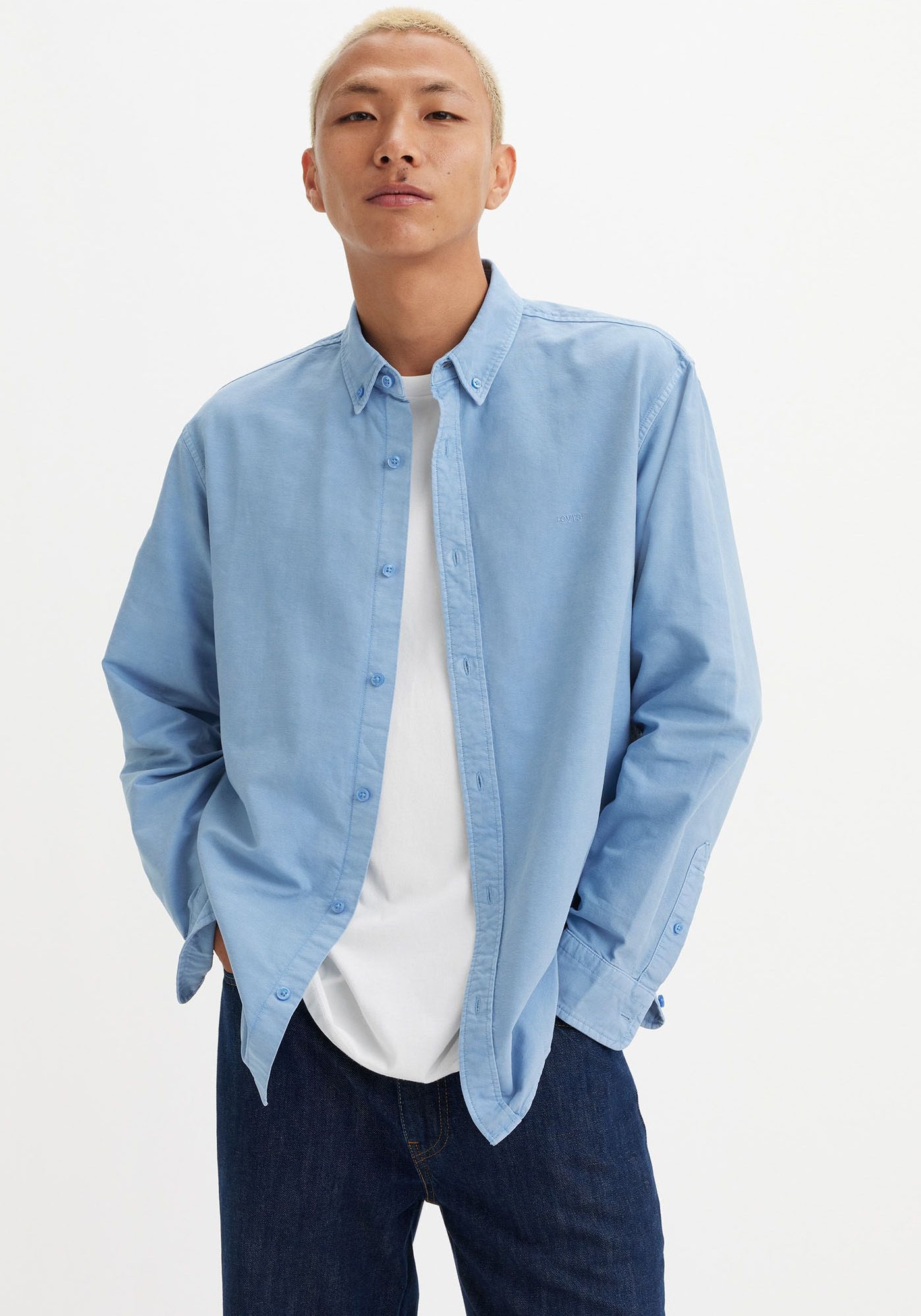 Levi's® Langarmhemd »AUTHENTIC BUTTON DOWN«, mit Ton-in-Ton Logostickerei auf der Brust